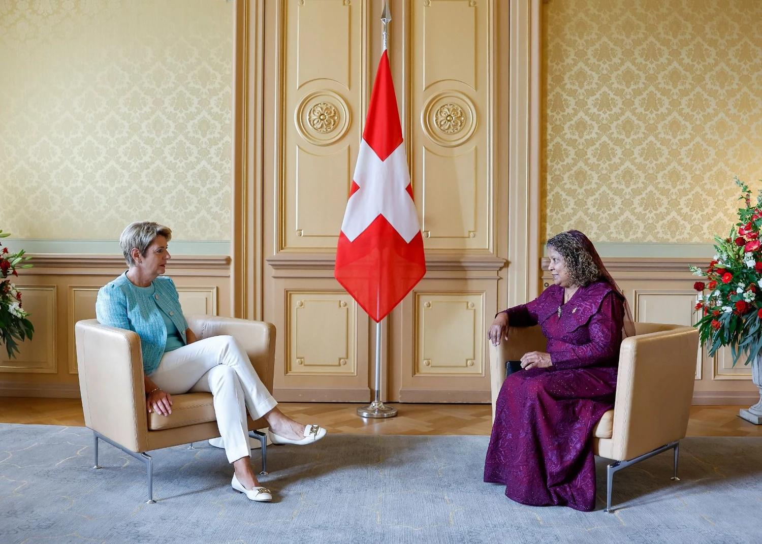 ސުވިޒަލޭންޑު ސަފީރުގެ ސަފީރު ކަމުގެ ފަތްކޮޅު ސްވިސް ކޮންފެޑެރޭޝަންގެ ރައީސަށް އަރުއްވައިފި