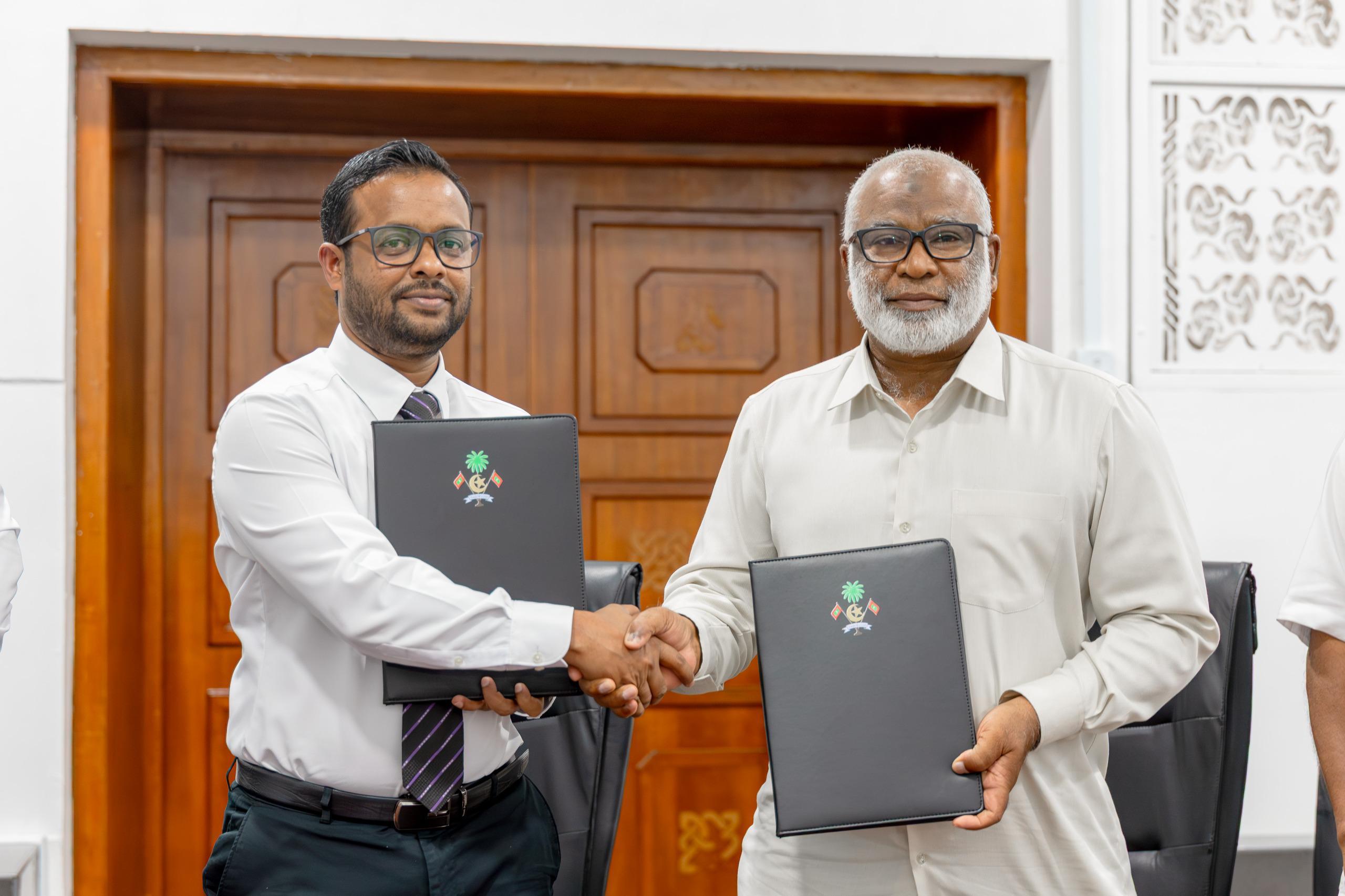 ނަޑެއްލާ ރައްޔިތުންގެ ޒަމާންވީ ބޮޑު ކަންބޮޑުވުމަކަށް ހައްލު ލިބެނީ: އައު ބަނދަރު މަޝްރޫއު ކޮންޓްރެކްޓަރާއި ހަވާލުކޮށްފި