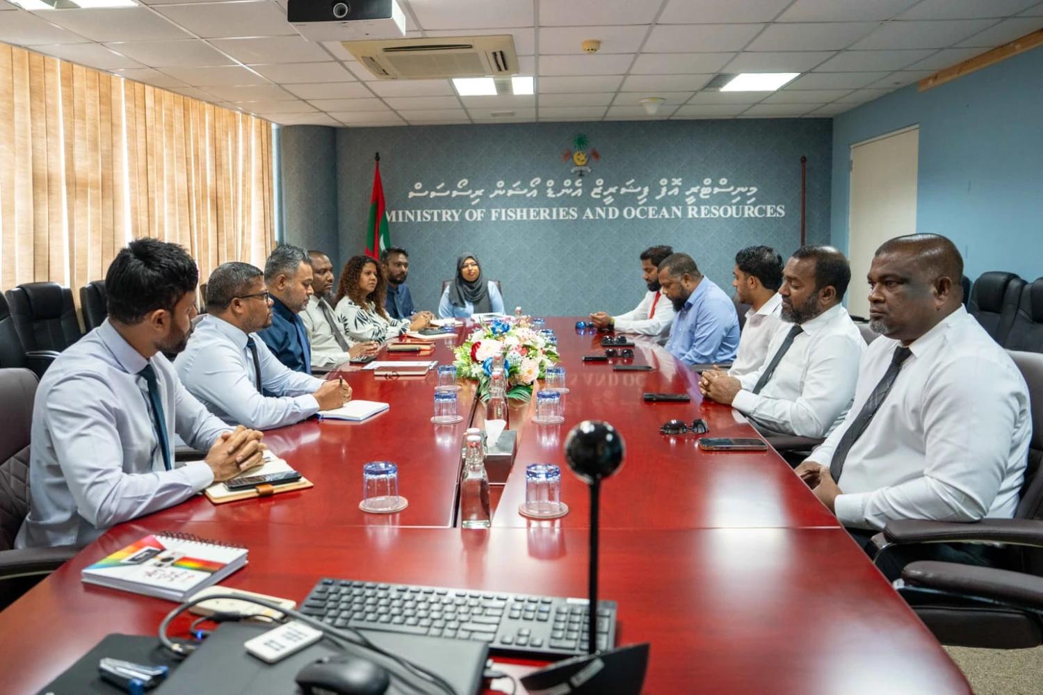 ގދ އަތޮޅުގެ މަސްވެރިންނަށް ދިމާވާ ގޮންޖެހުންތަކާއި ހުރި ކަންބޮޑުވުންތައް މިނިސްޓްރީއާއި ހިއްސާކޮށްފި