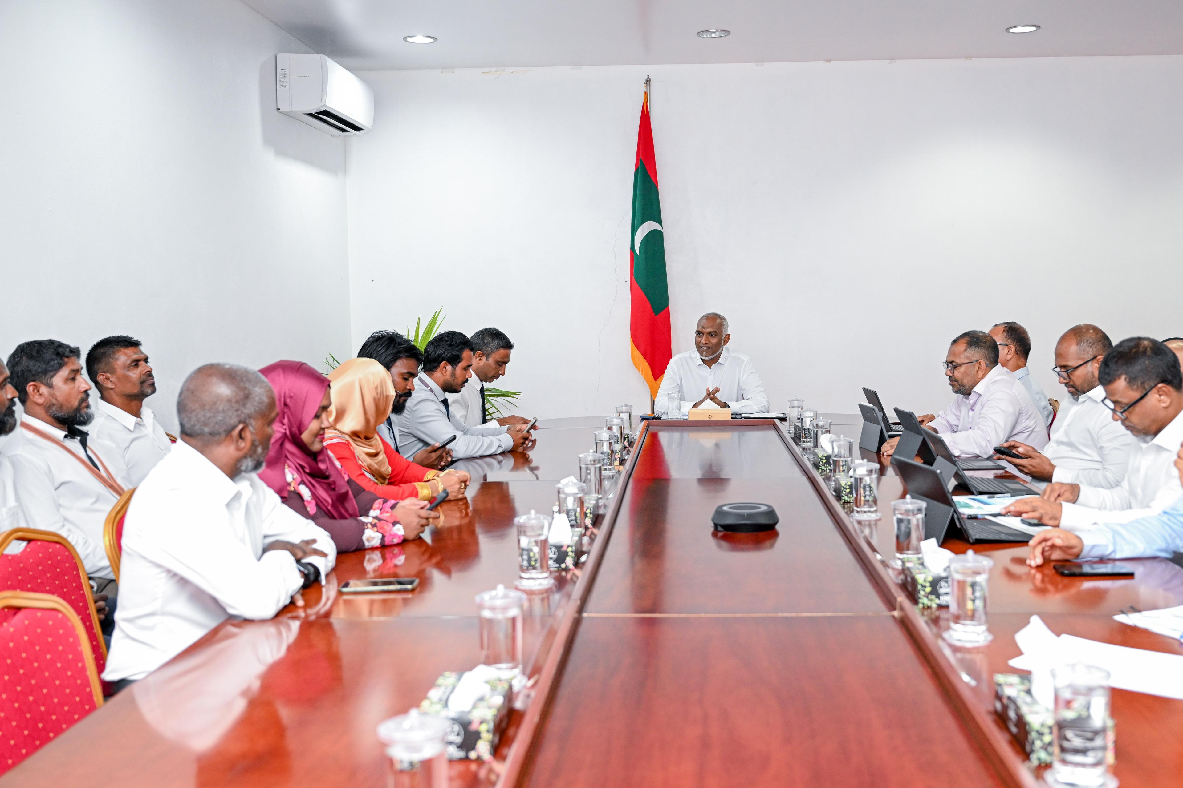 ރަށު ފަތުރުވެރިކަމަށް ލުއި ލޯނު ލިބޭނެ ގޮތް ހަމަޖައްސަވައިދެއްވުމަށް ރައީސްގެ އަރިހުގައި އެދެފި