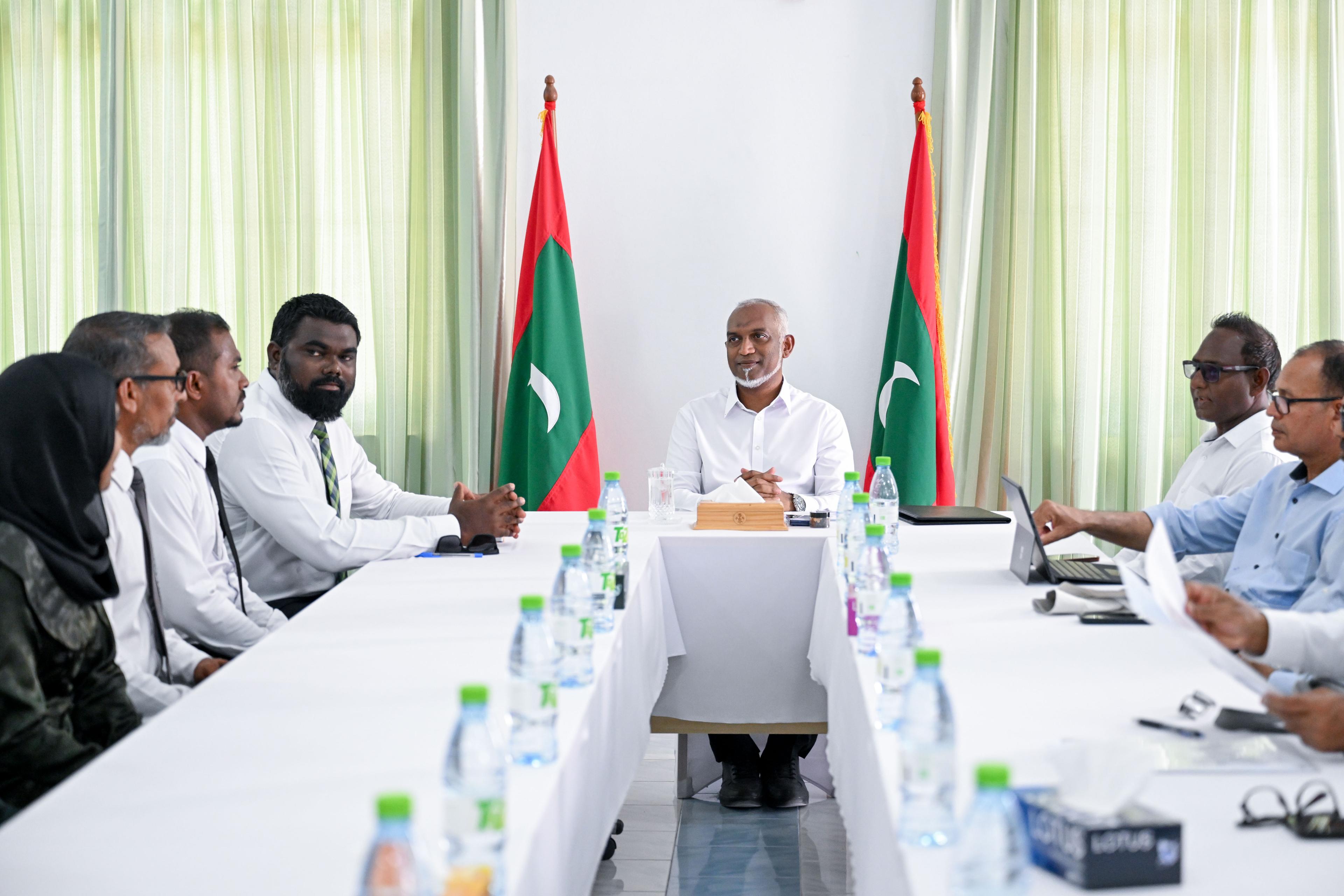 ކުމުންދޫ ރައްޔިތުންނަށް އެންމެ މުހިންމު ކަންކަމާ ގުޅޭގޮތުން މަޝްވަރާކުރައްވައިފި