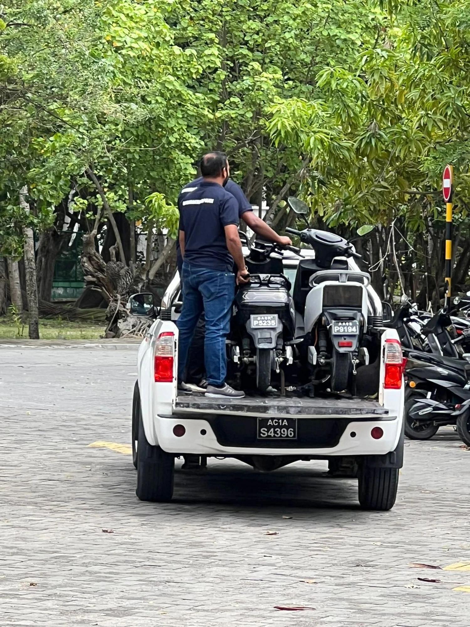 ވިލިމާލޭ ފެރީ ޓާމިނަލް ސަރަހައްދުގައި ޕާކްކުރާއިރު ސަމާލުވުމަށް ފުލުހުން އެދިއްޖެ