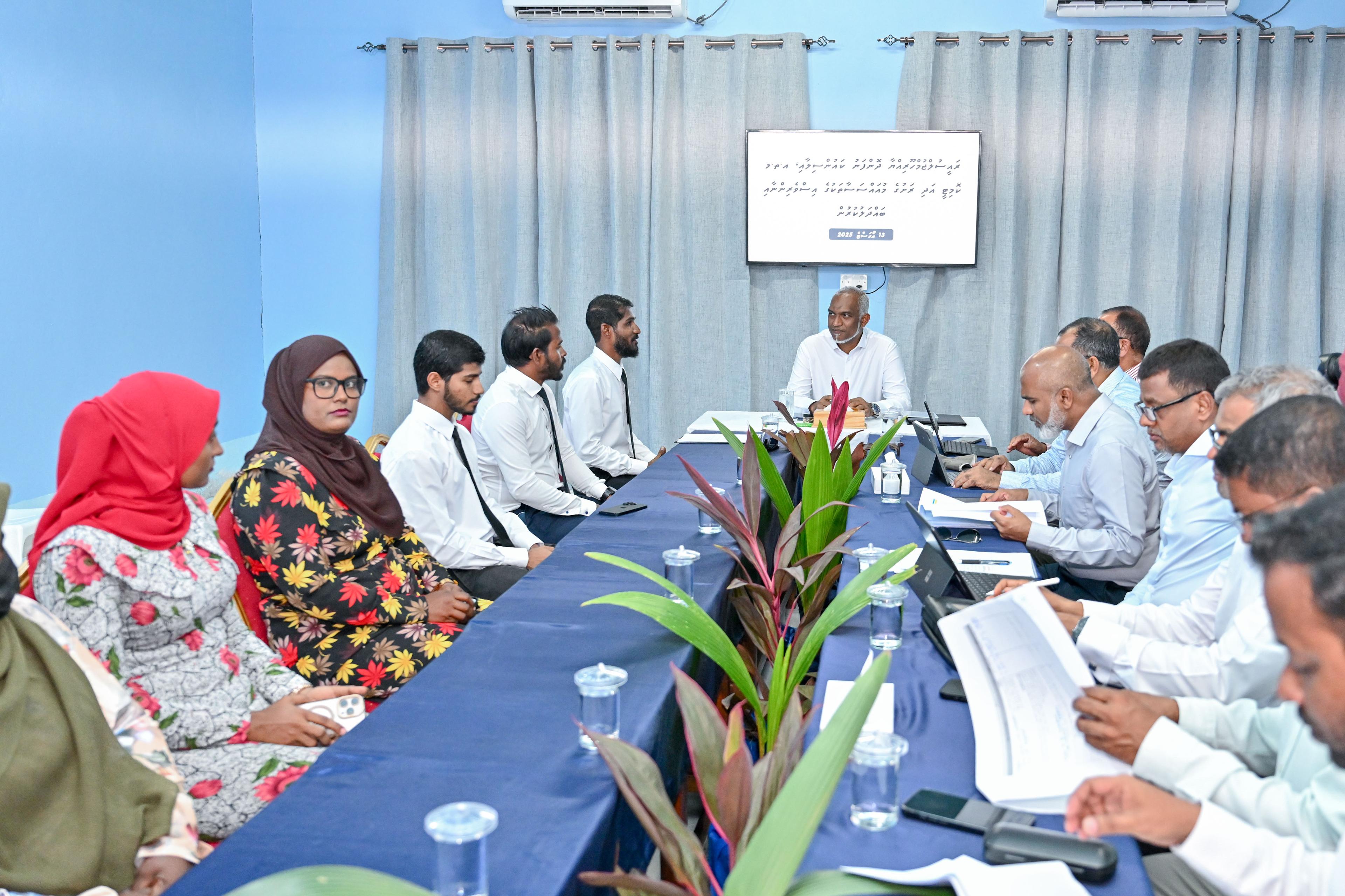 ދޮންފަނުގެ ރައްޔިތުންނަށް ބޭނުންވާ އެންމެ މުހިންމު ކަންކަން ރައީސްއާއި ހިއްސާކުރައްވައިފި