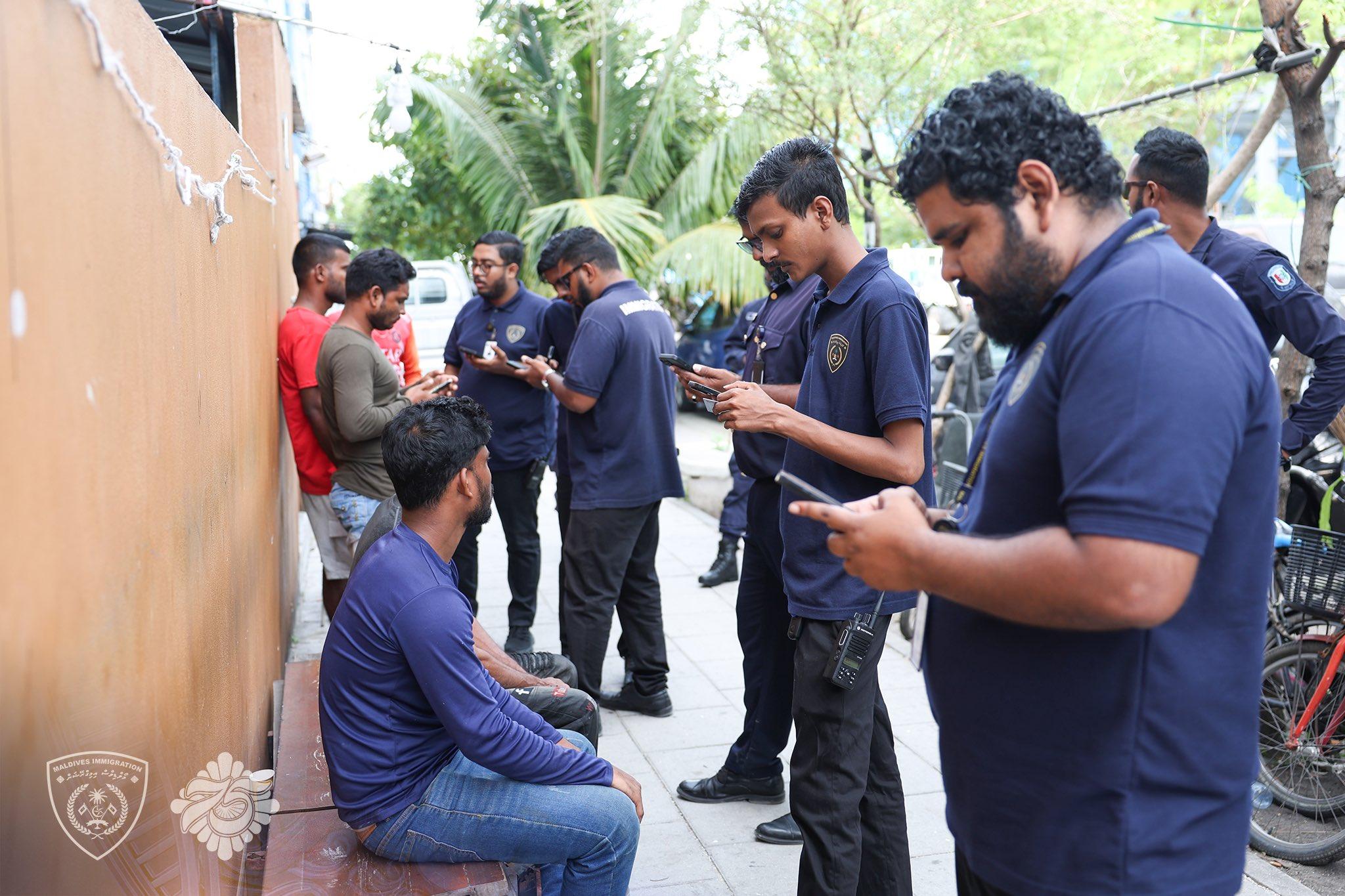 ހުޅުމާލޭގައި ގަވާއިދާ ހިލާފަށް އުޅެމުންދިޔަ 11 ބިދޭސީޢަކު އަތުލައިގެންފި