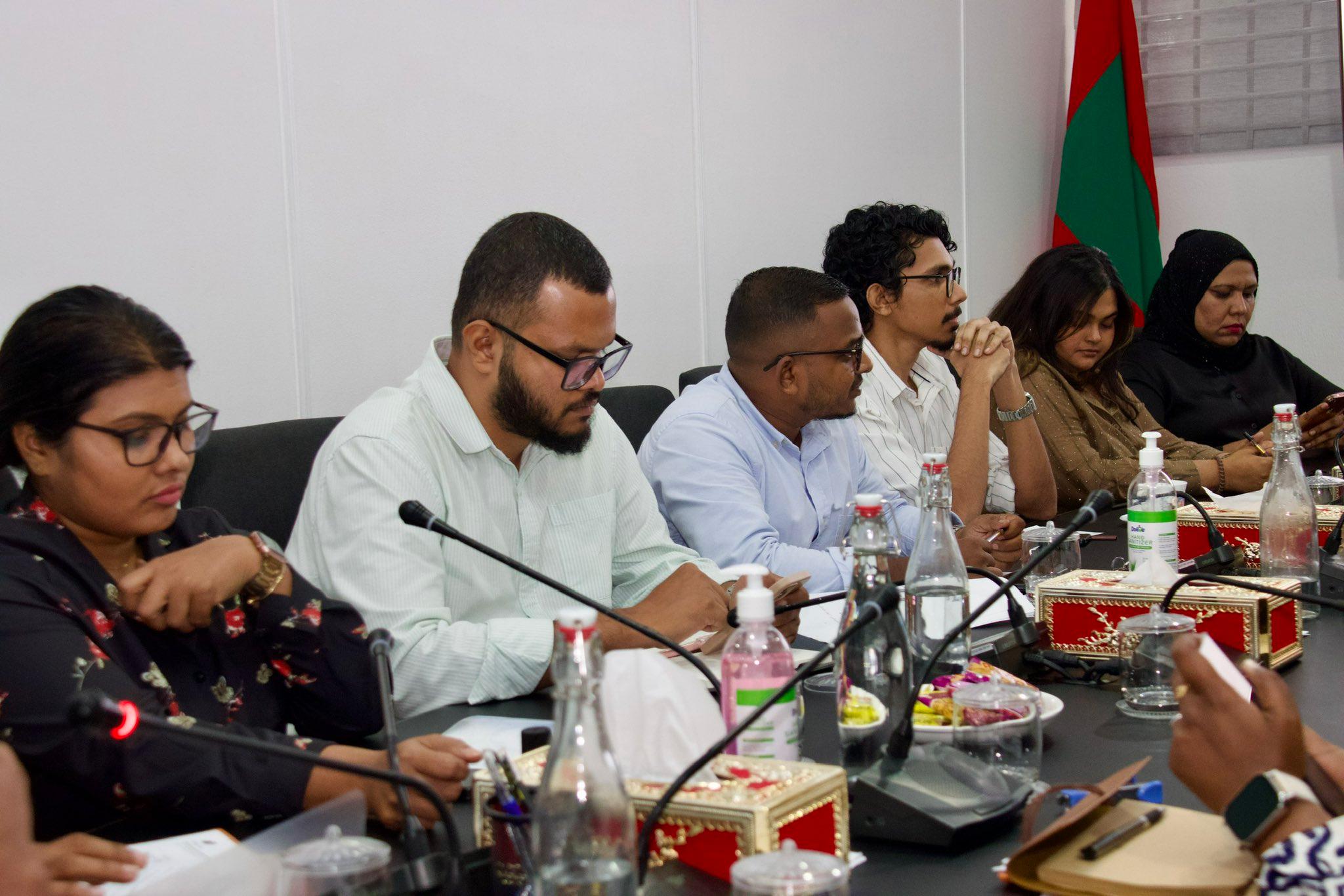މީޑިއާ ކޮންޓްރޯލް ކުރާ ބިލާއި މީޑިއާ ކައުންސިލުންވެސް ދެކޮޅު: ބިލު ބަލައިނުގަތުމަށް މަޖިލީހުގެ ޕީޖީ ގްރޫޕުތަކުގައި އެދެނީ!