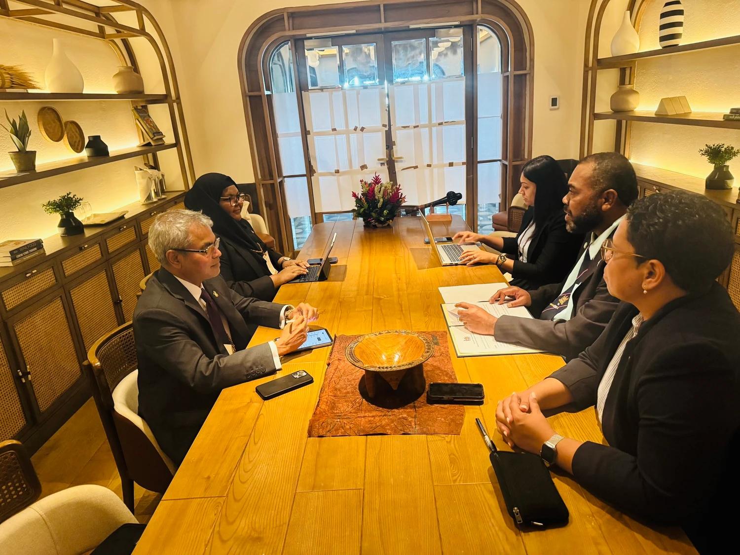 ފިޖީގެ ތިމާވެއްޓާބެހޭ މިނިސްޓަރާ، މިނިސްޓަރ ޠާރިޤް ބައްދަލުކުރައްވައިފި