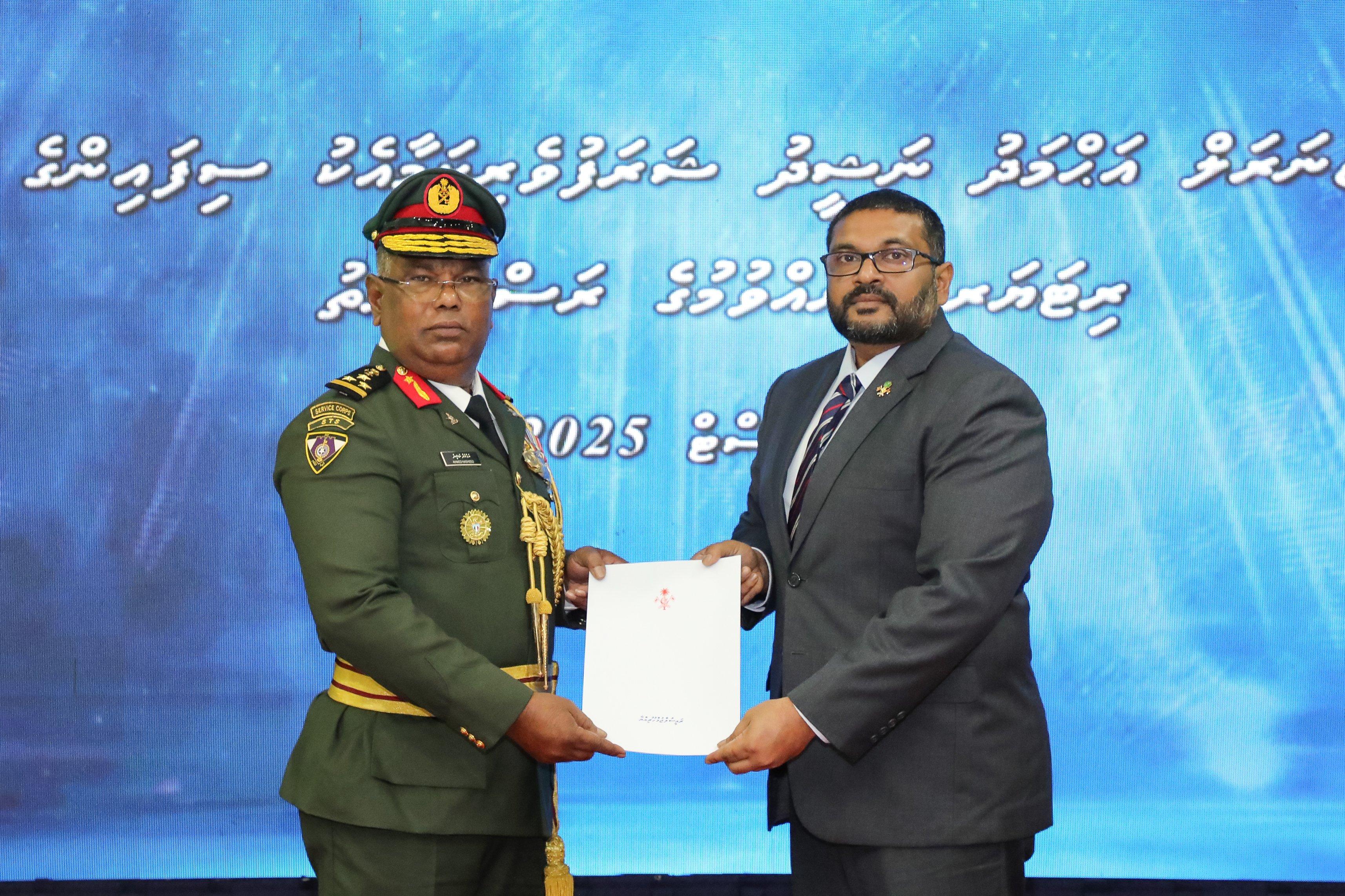 ބްރިގޭޑިއަރ ޖެނެރަލް އަޙްމަދު ނަޝީދު، ސިފައިންގެ ޚިދުމަތުން ޝަރަފުވެރިކަމާއެކު ރިޓަޔަރކުރައްވައިފި