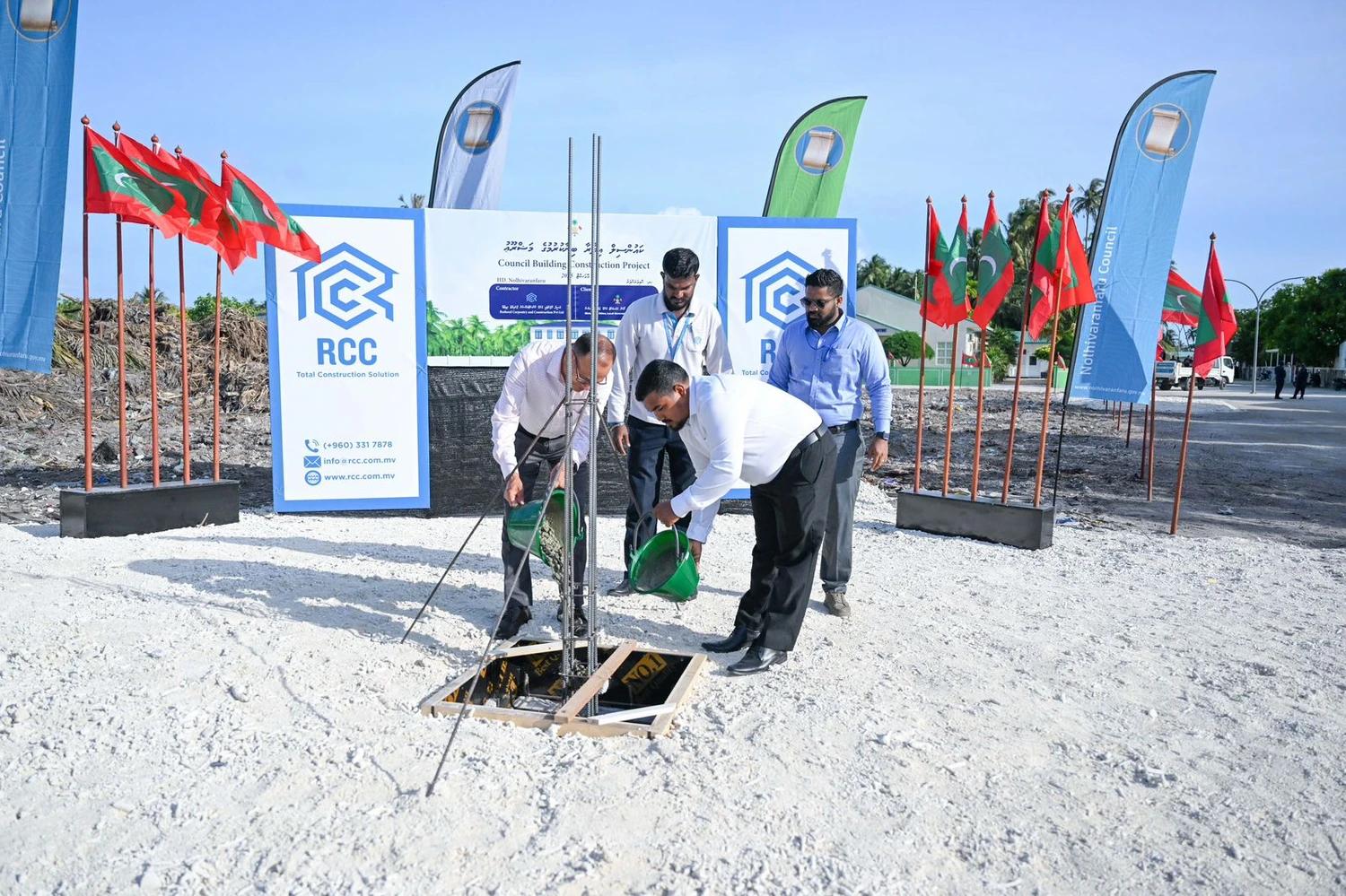 ނޮޅިވަރަމްފަރުގައި ޢިމާރާތްކުރާ ކައުންސިލް އިދާރާގެ އާ ޢިމާރާތުގެ ޢަމަލީ މަސައްކަތް ފަށައިފި