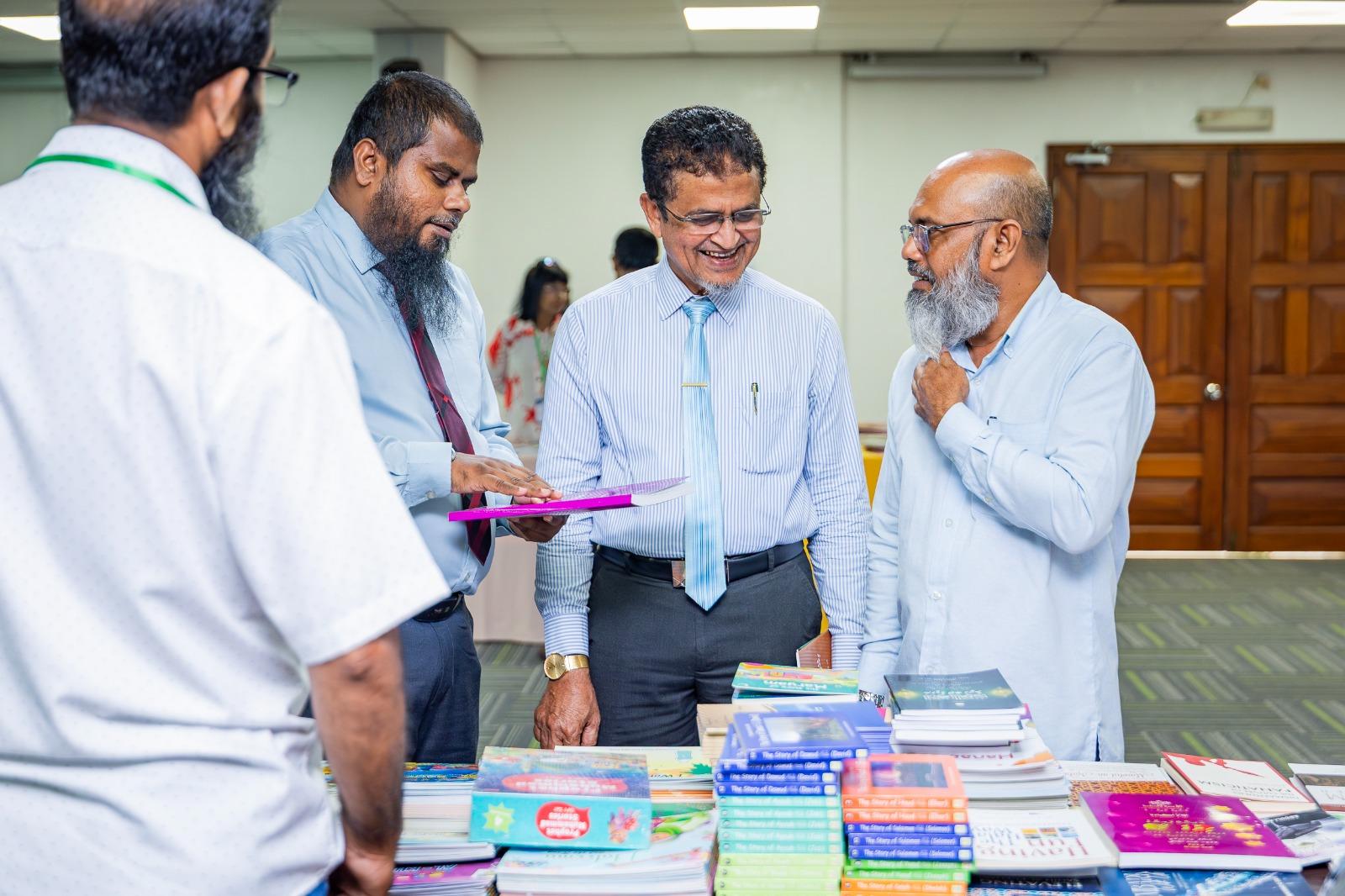 ‘މަޢުރިފާ’ ފޮތް މަޢުރަޒު ފަށައިފި
