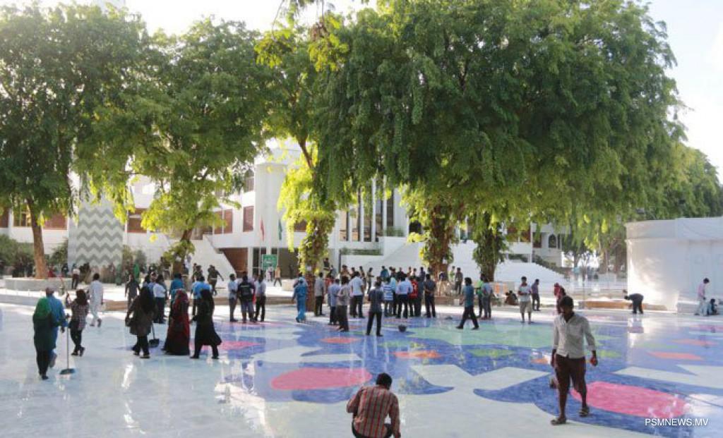 ޓްރެފިކަށް ލުޔެއްދިނުމަށް، މެދުޒިޔާރަތް މަގު ހުޅުވާލުމަށް ކައުންސިލުން މަޝްވަރާކުރަނީ