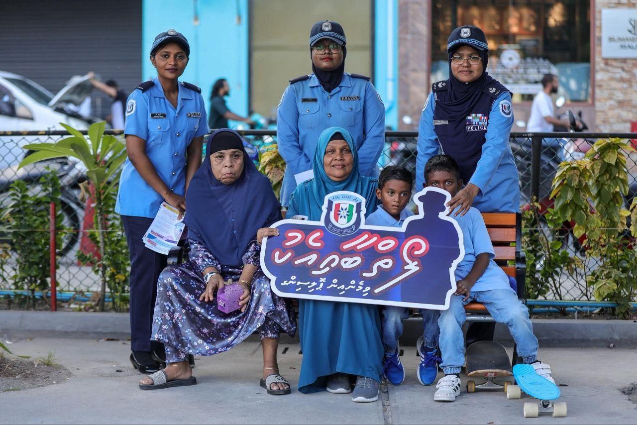 ވިމެން އިން ޕޮލިސިންގ ދުވަސް ފާހަގަކުރުމަށް އަންހެން ފުލުހުން ރައްޔިތުންނާއި ގާތަށް!