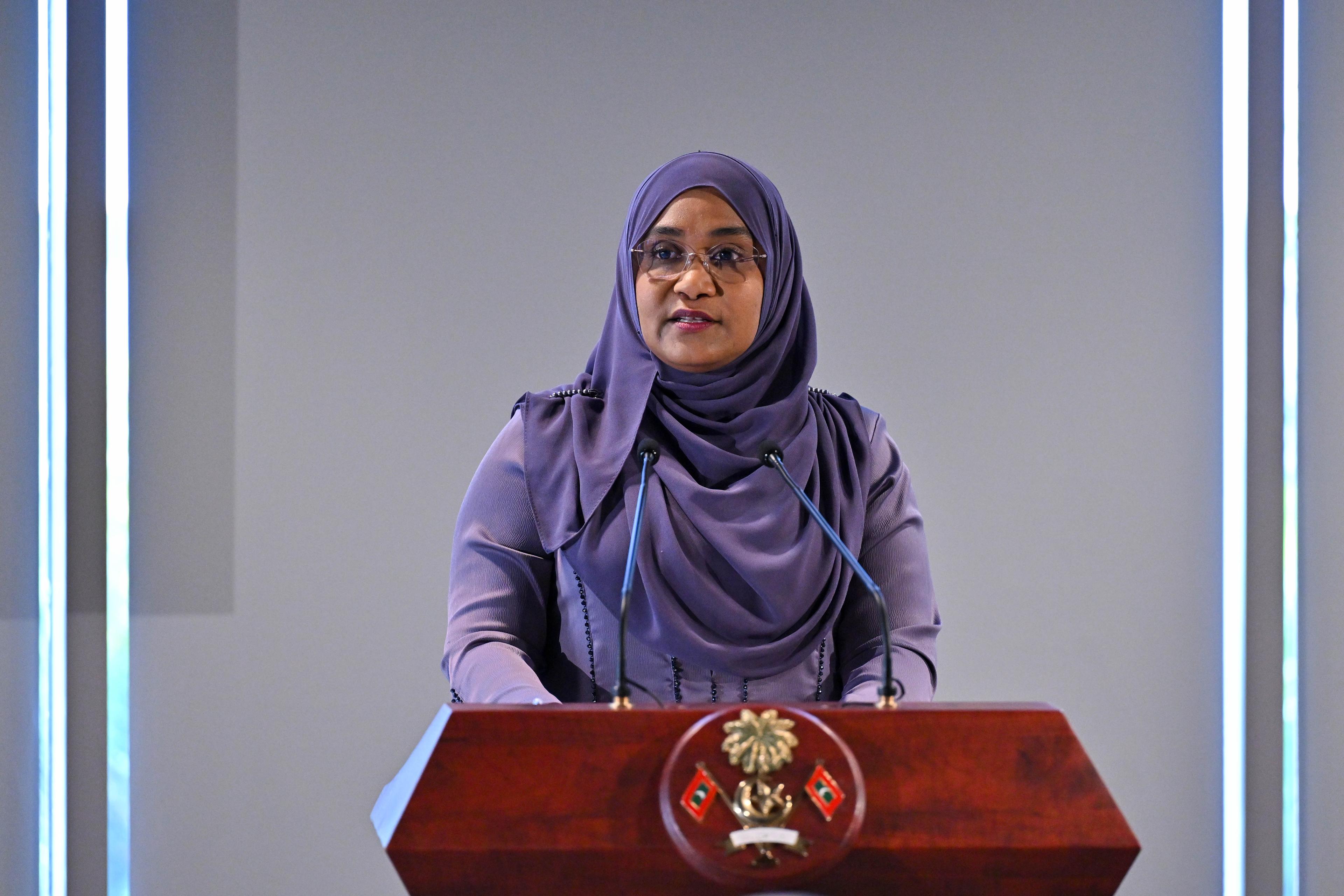 އަންހެނުންގެ ދުޅަހެޔޮކަމާ ގުޅުންހުރި ކަންކަމުގައި ދިރާސާ ކުރުމާއި، ލަސްނުކޮށް ފަރުވާދިނުމަށް އިސްކަންދެއްވާ - ފަސްޓް ލޭޑީ