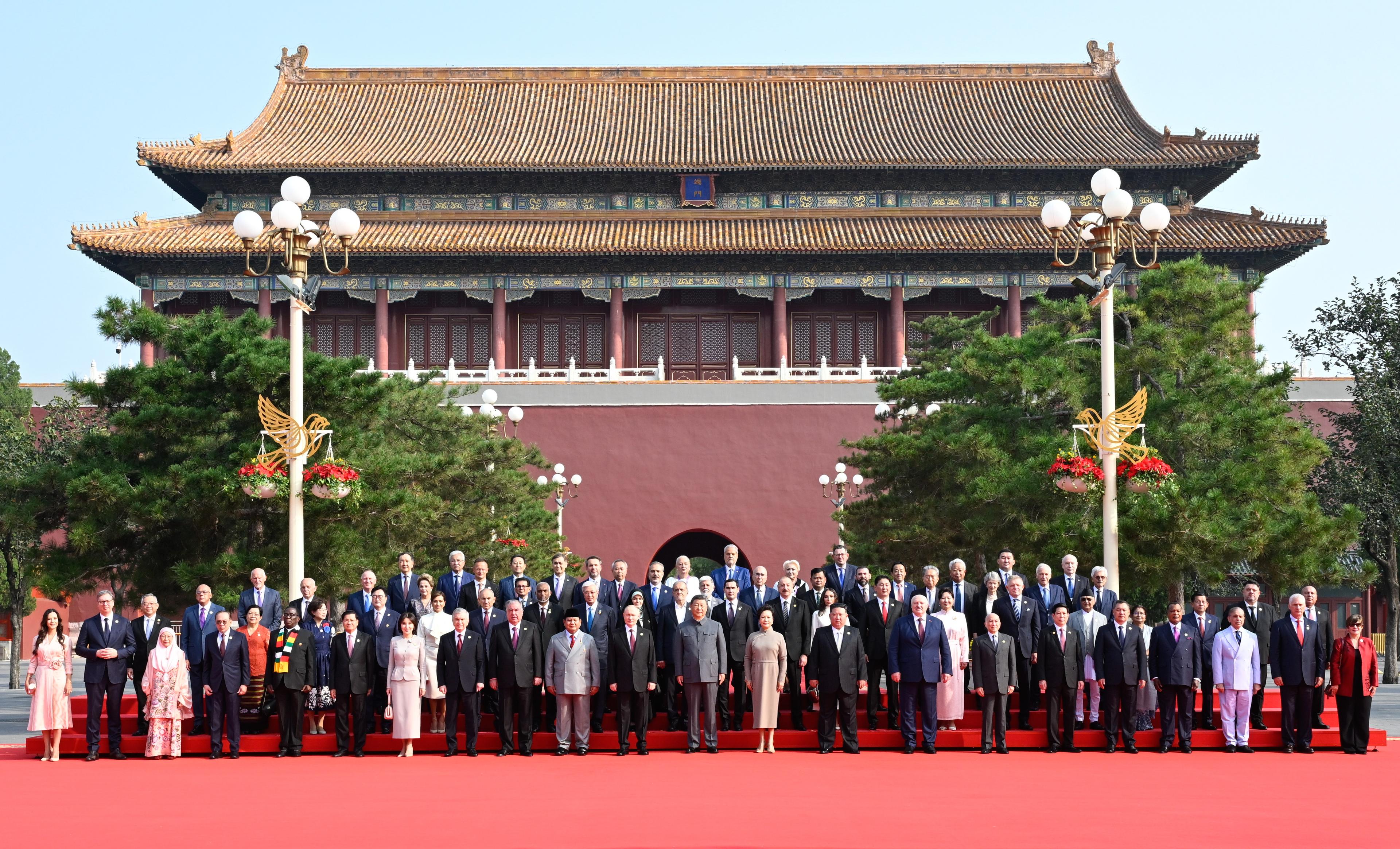 The President Attends the Official Ceremony Marking China’s Victory Day