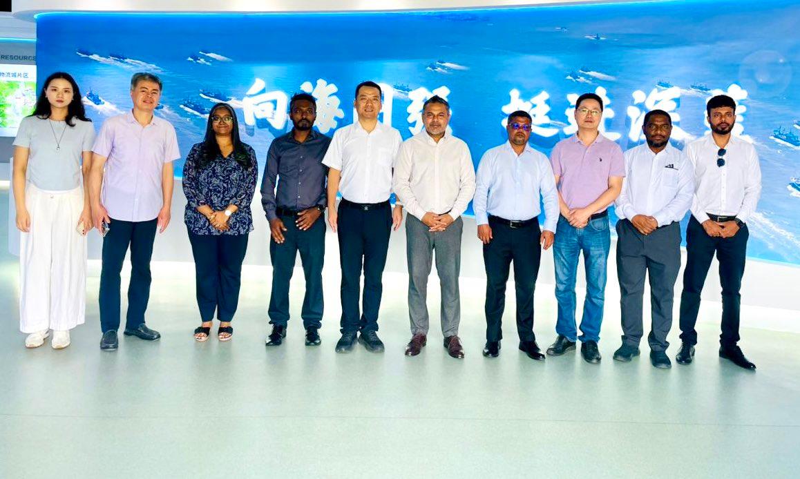 ޗައިނާގެ މާވެއި ޝިޕްބިލްޑިންގ ކުންފުންޏަށް މިނިސްޓަރު ޝިޔާމް ޒިޔާރަތްކުރައްވައިފި