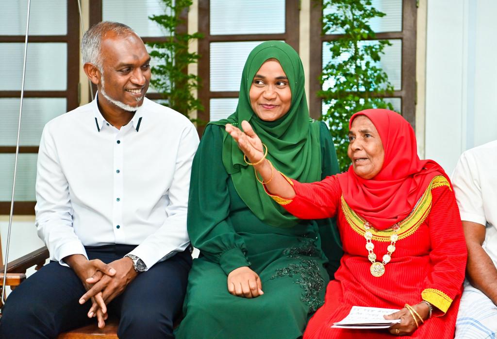 ޤައުމީ މާމަ ކާފަ ދުވަހުގެ މުނާސަބަތުގައި ރައީސްގެ ދެކަނބަލުން ތަހުނިޔާ ފޮނުއްވައިފި