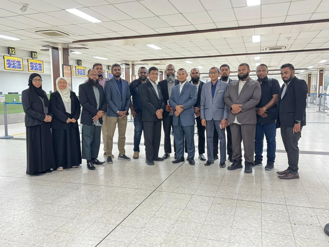 މެލޭޝިޔާގައި ބާއްވާ އިސްލާމިކް ގަވާނަންސް ކޯހުގެ ބައިވެރިވާ ދިވެހި ވަފުދު ފުރައިފި