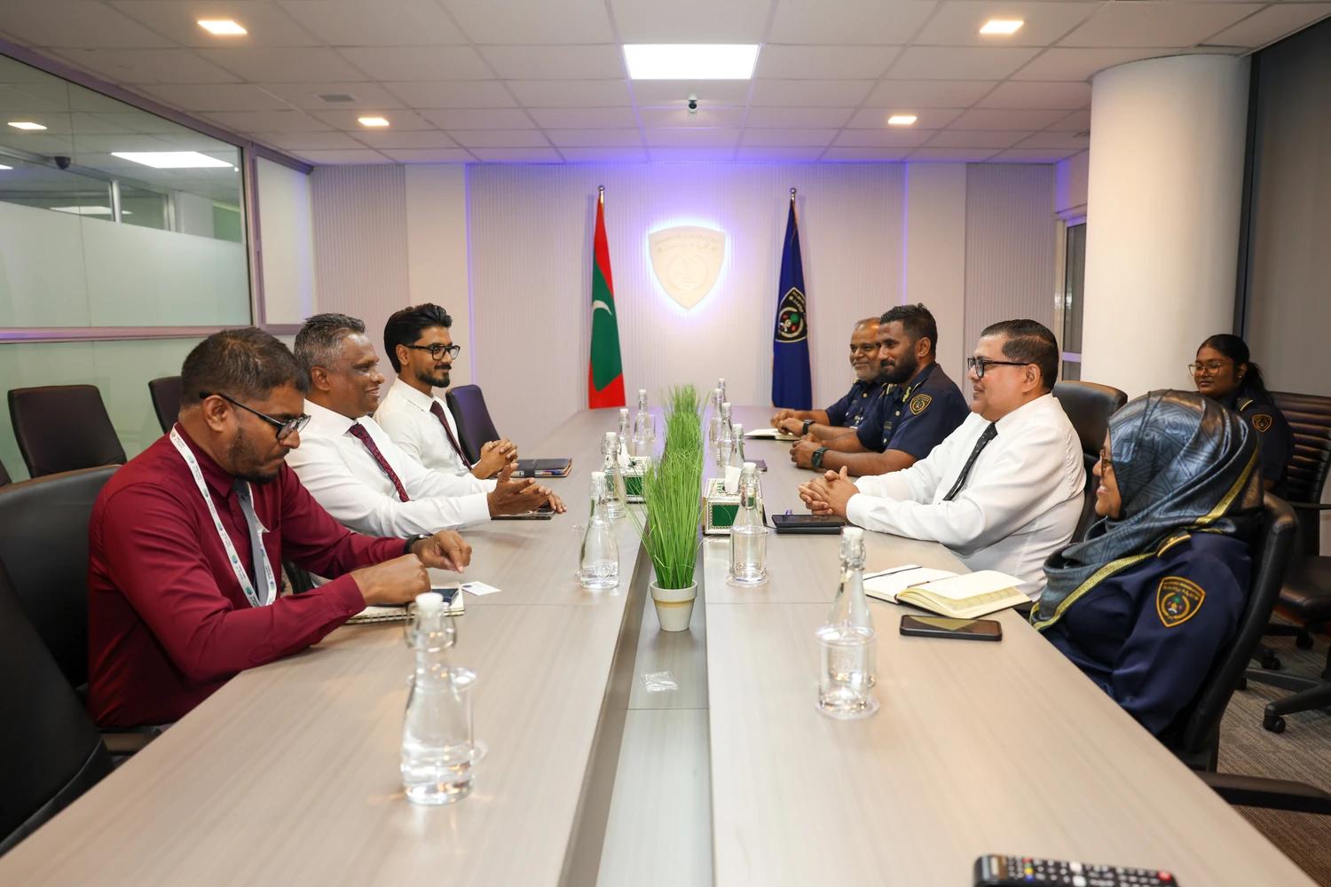 މާލޭގެ މަގުތަކަށް ކުނިއަޅައި، މަގުތައް ހަނޑިކުރާ ބިދޭސީންނަށް ފިޔަވަޅުއަޅަން މަޝްވަރާކޮށްފި