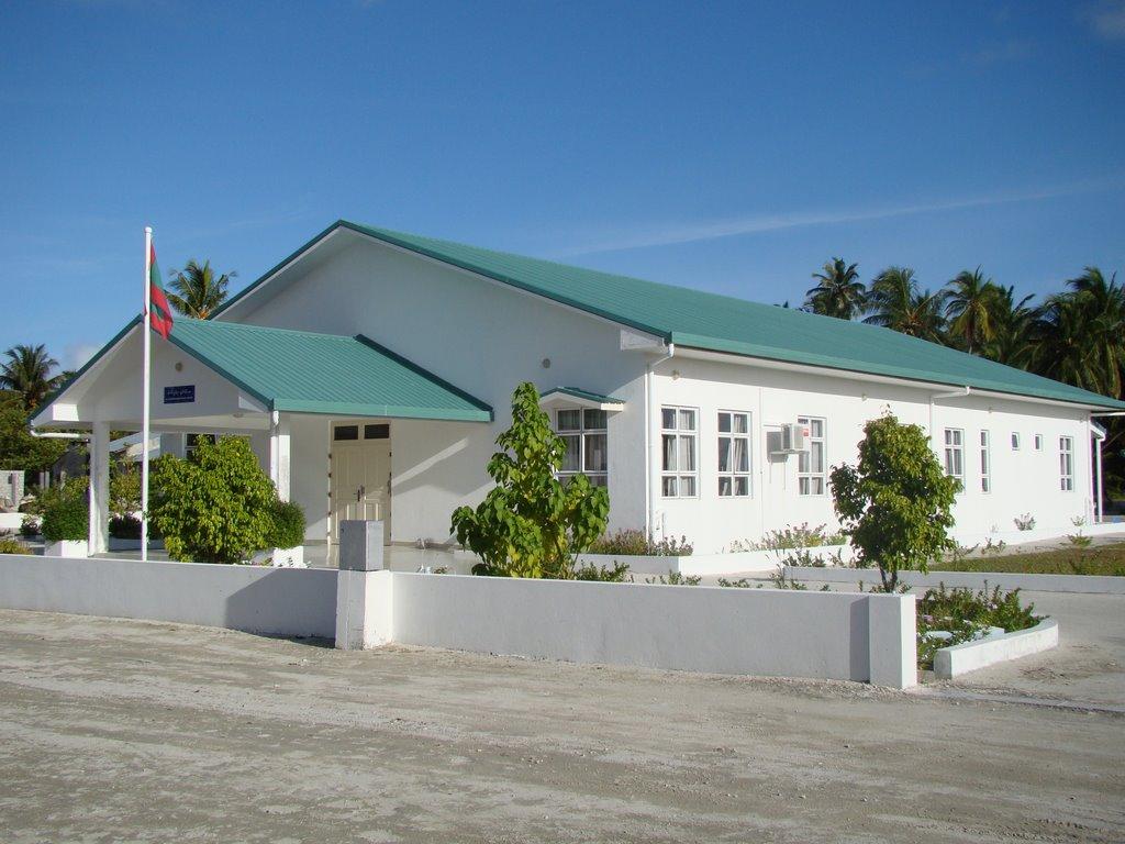 ސީއެމްބިއުލާންސުން ބަލި މީހާއާއި ހަވާލުވީ އަތޮޅު ހޮސްޕިޓަލްގެެ ނަރުހެއް - ގެެމަނަފުށި ސިއްހީ މަރުކަޒު