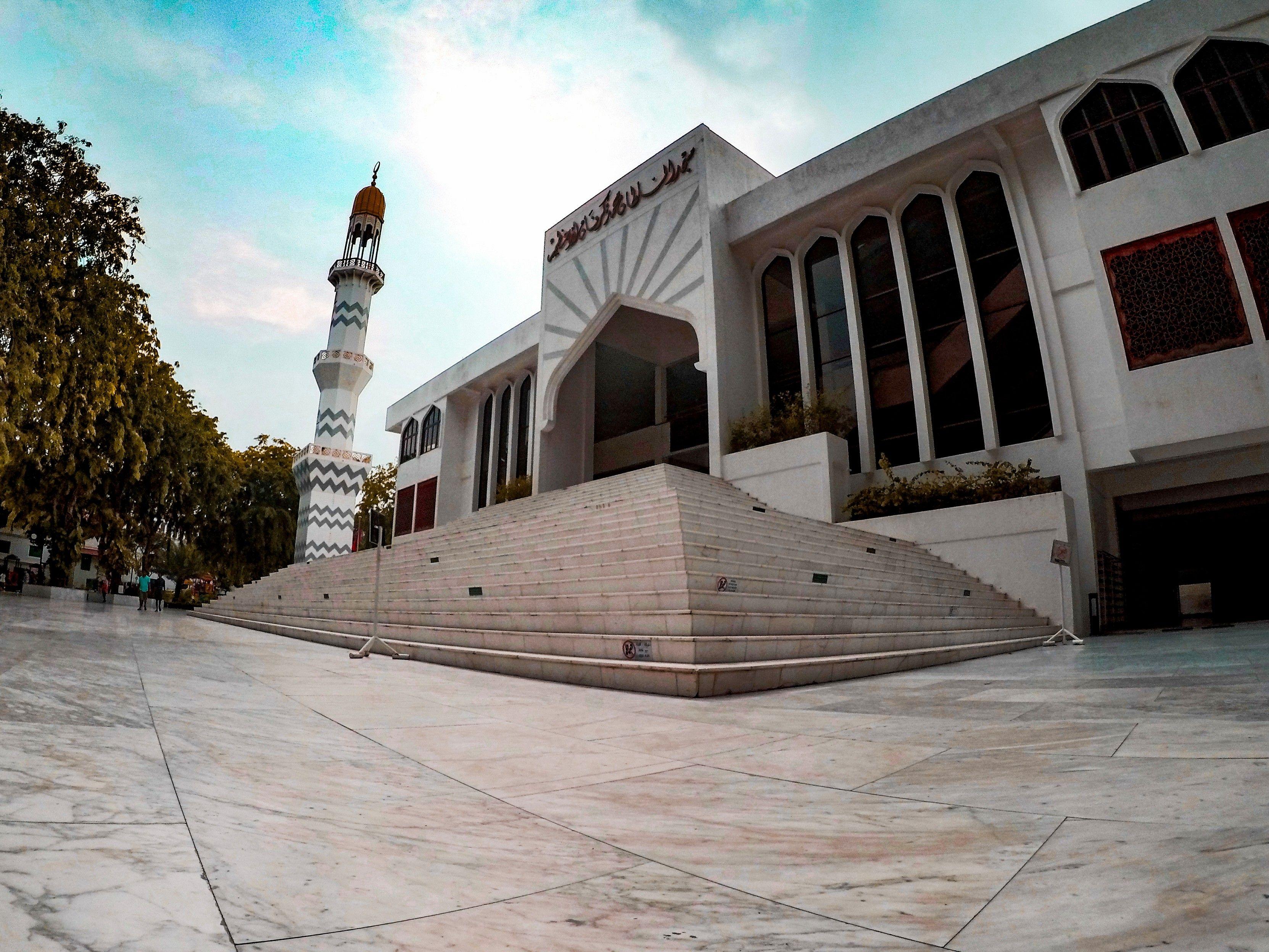 އިސްލާމީ މަރުކަޒަށް ބަރަހަނާ ހާލުގައި ވަނީ ބަލި މީހެއް - ފުލުހުން