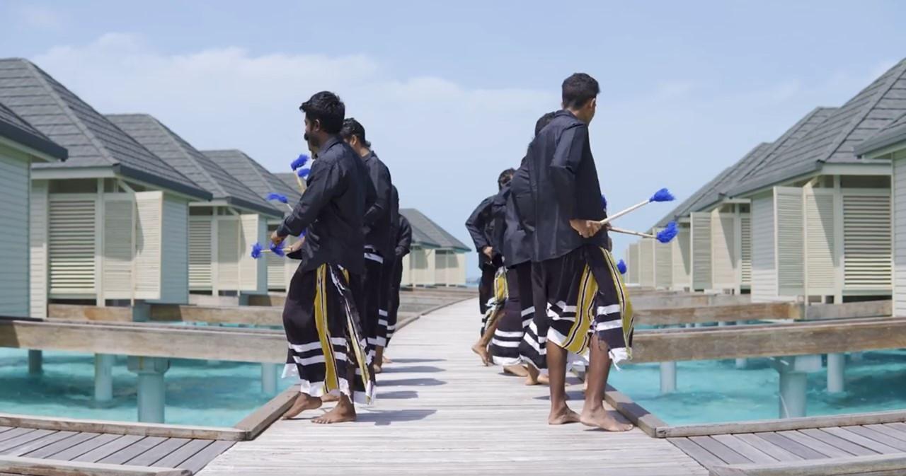 ފަތުރުވެރިން ކަރަންޓީނެއް ނެތި ހުވަދު އަތޮޅުގެ ރަށްތަކަށް ، ރިސޯޓު ތަކުގައި މަސައްކަތްކުރާ ހުވަދޫ ޒުވާނުން ކަރަންޓީނަށް!