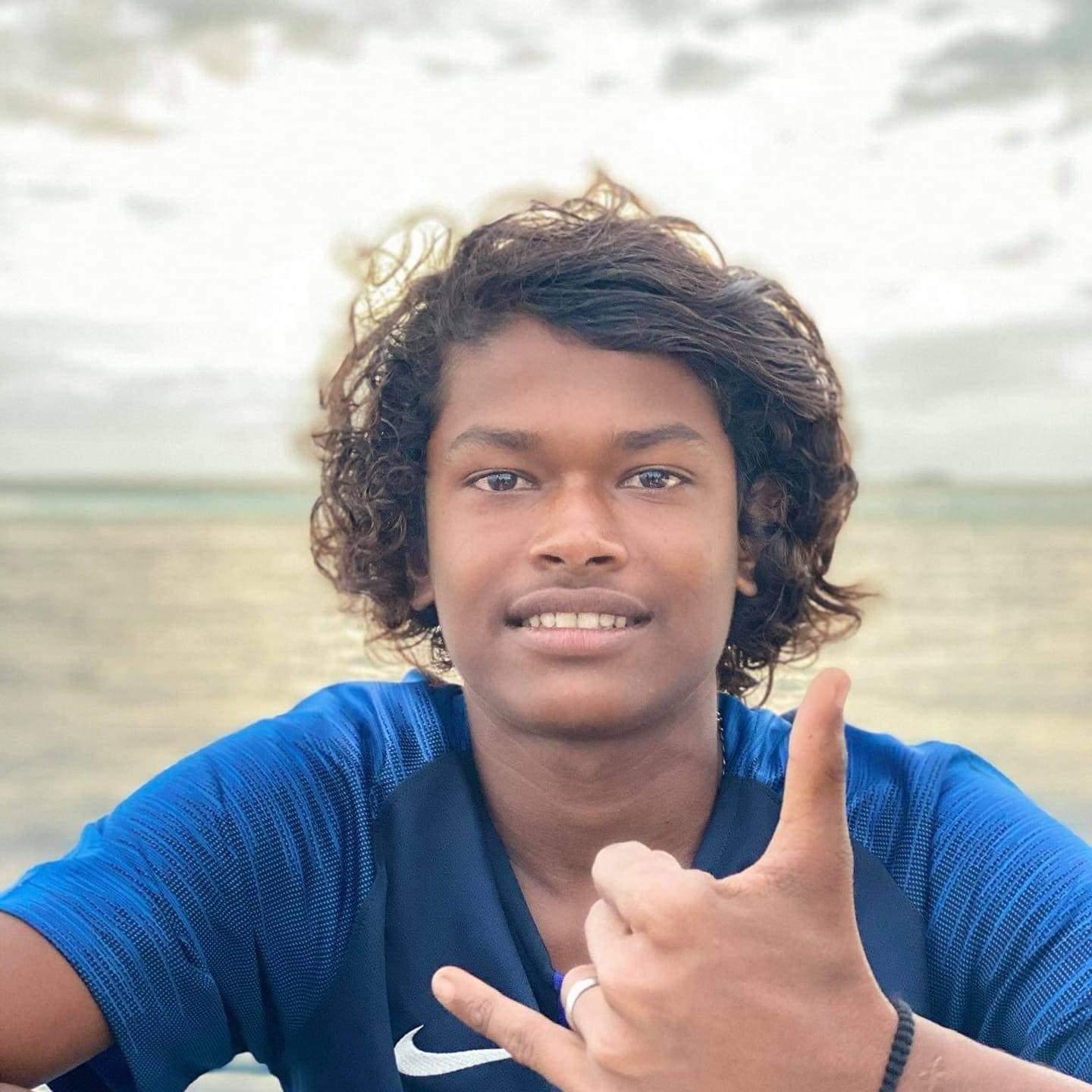 ފިރުޝާންގެ ކަނާތު ފައި ބުރިކޮށްލައިފި