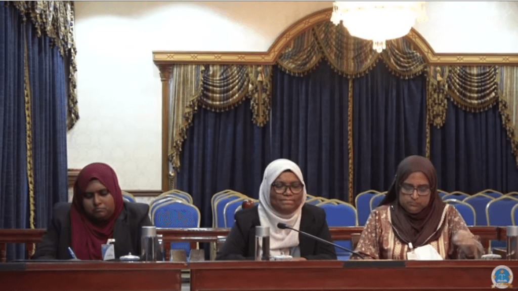 ސުޕްރީމް ކޯޓަށް އާޒިމާ ހުށަހެޅި މައްސަލަ ބޭރުކޮށްލައިފި