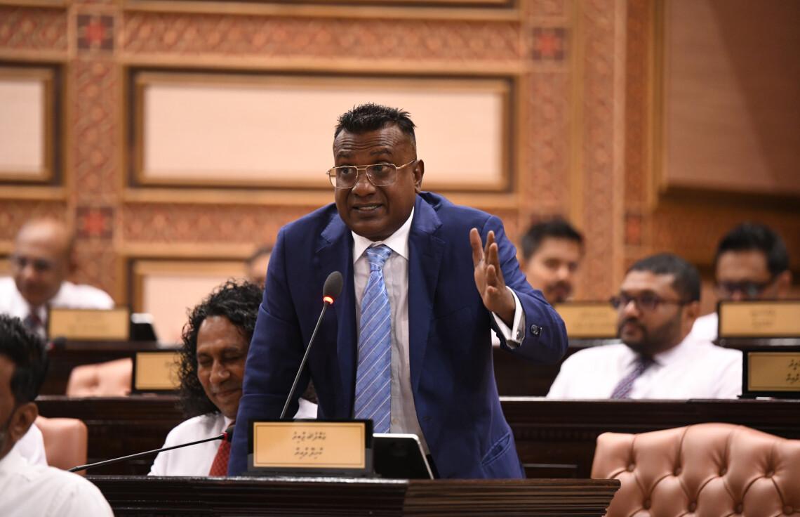 ރައީސް ނަޝީދު މެދުވެރިވެގެން ގާސިމް އަޅުގަނޑު އަތުން ނެންގެވި 11 މިލިއަން ކީއްވެ ނުދިނީ - ޖާބިރު