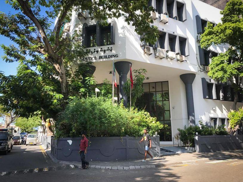ސިވިލް ކޯޓުގެ ގާޒީ ކަމަށް 15 ބޭފުޅަކު ކުރިމަތިލައްވައިފި