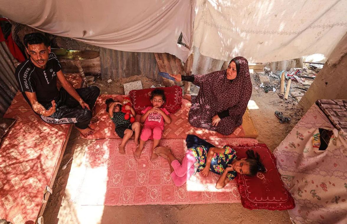 ފަލަސްތީނުގެ 15 އާއިލާއެއް ގުދުސްގައި ހުންނަ އެމީހުންގެ ގެދޮރުން ނުކުންނަން އިސްރާއީލުން އަންގައިފި