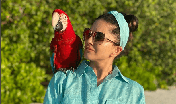 ސަނީ ލިއޯން ރާއްޖޭގައި، މިފަހަރު އައީ ފޭނަކާއި އެކު ކޮފީ ޑޭޓަކަށް!