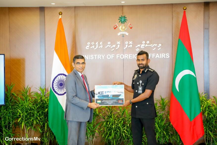 އިންޑިއާ އިން ކަރެކްޝަންސް އަށް ލޯންޗެއް ހަދިޔާކޮށްފި