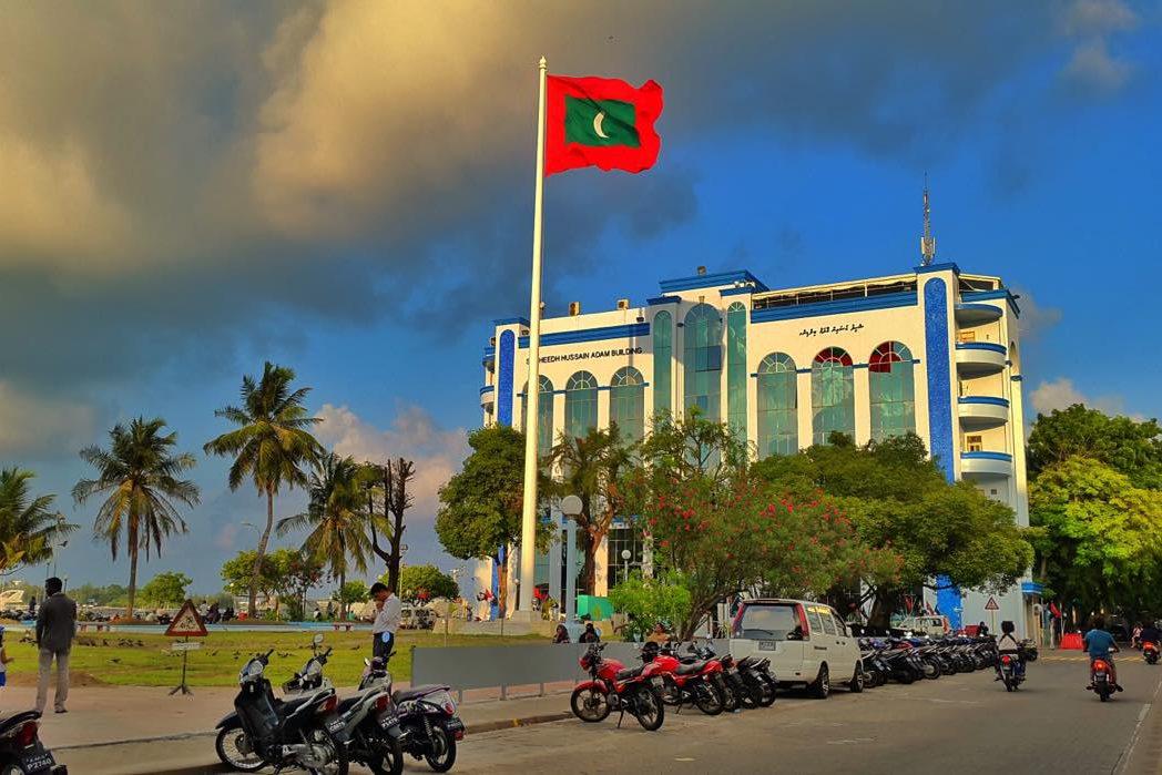 މަސްތުވާތަކެތި އެތެރެކޮށް ވިޔަފާރިކުރާ ކަމުގެ ތުހުމަތުގައި ދެމީހަކު ހައްޔަރުކޮށްފި