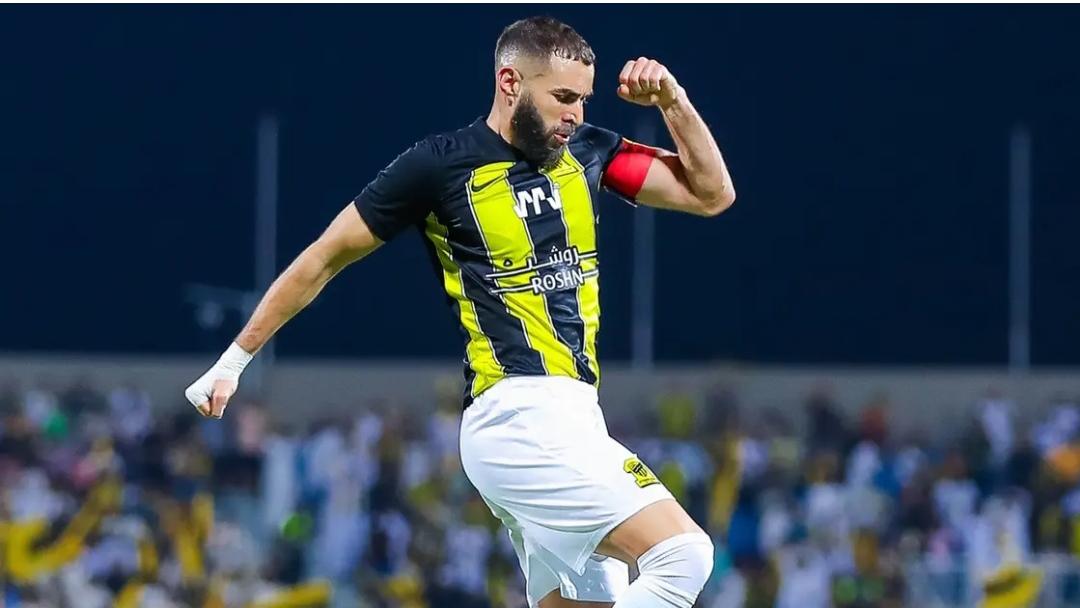 ރަށުން ބޭރުގައި އަލްއަޚްދޫދު އަތުން މޮޅުވެ، އަލް އިއްތިހާދު އަލުން އެއްވަނައަށް