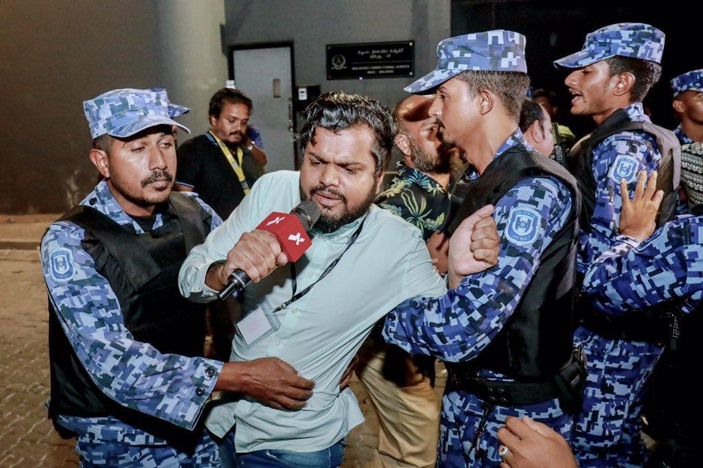 ނޫސްވެރިޔާ ހުސެއިން ވިލިނގިލީ ދާއިރާގެ އެމްޑީޕީ މަޖިލިސް ޕްރައިމަރީގައި ވާދަކުރައްވަނީ