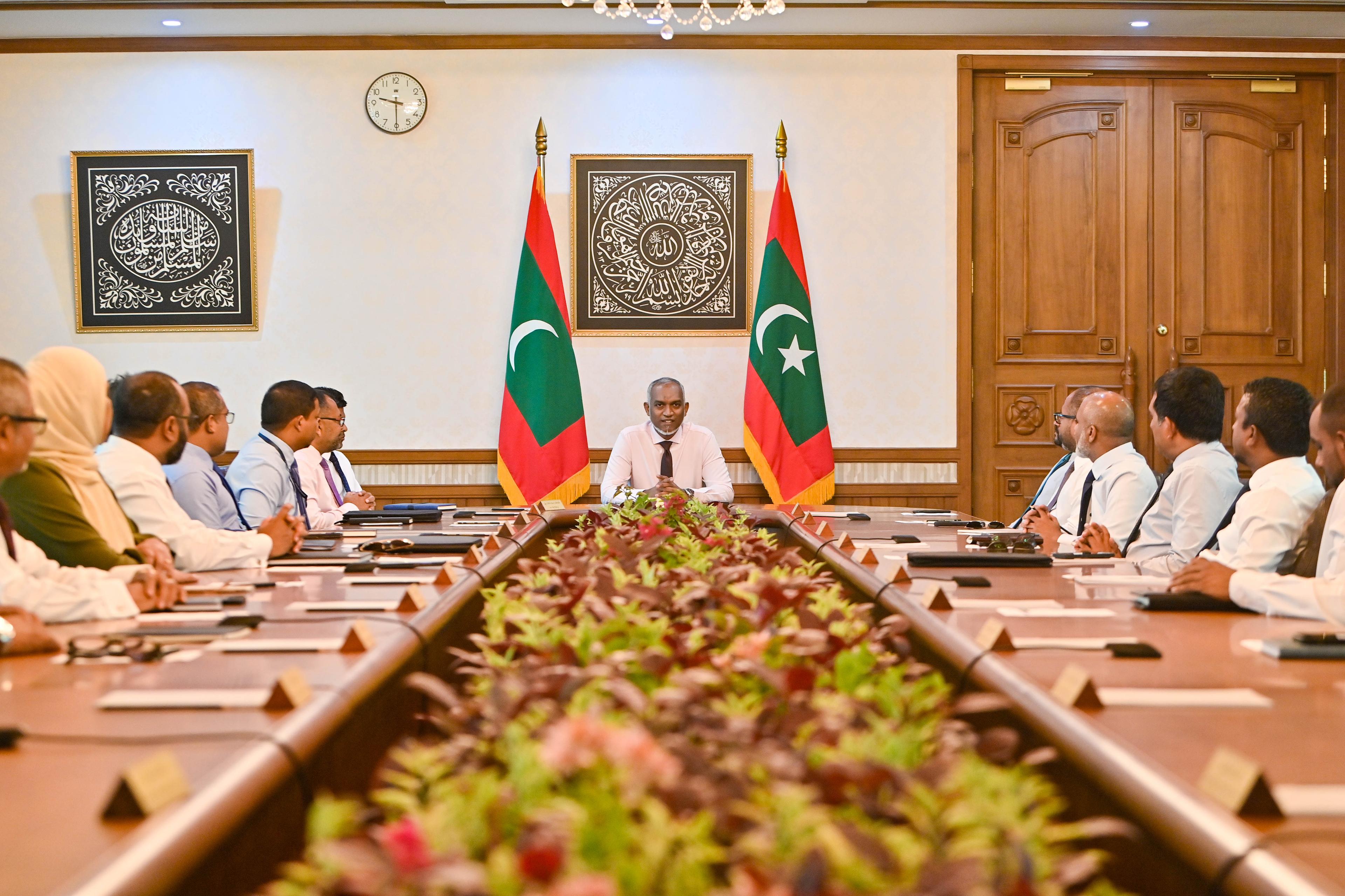 މެދުއިރުމަތީގައި ހިނގަމުންދާ ހަމަނުޖެހުންތަކާއި ގުޅިގެން ވަޒީރުންގެ ހާއްސަ ކޮމެޓީއެއް ރައީސް އުފައްދަވައިފި