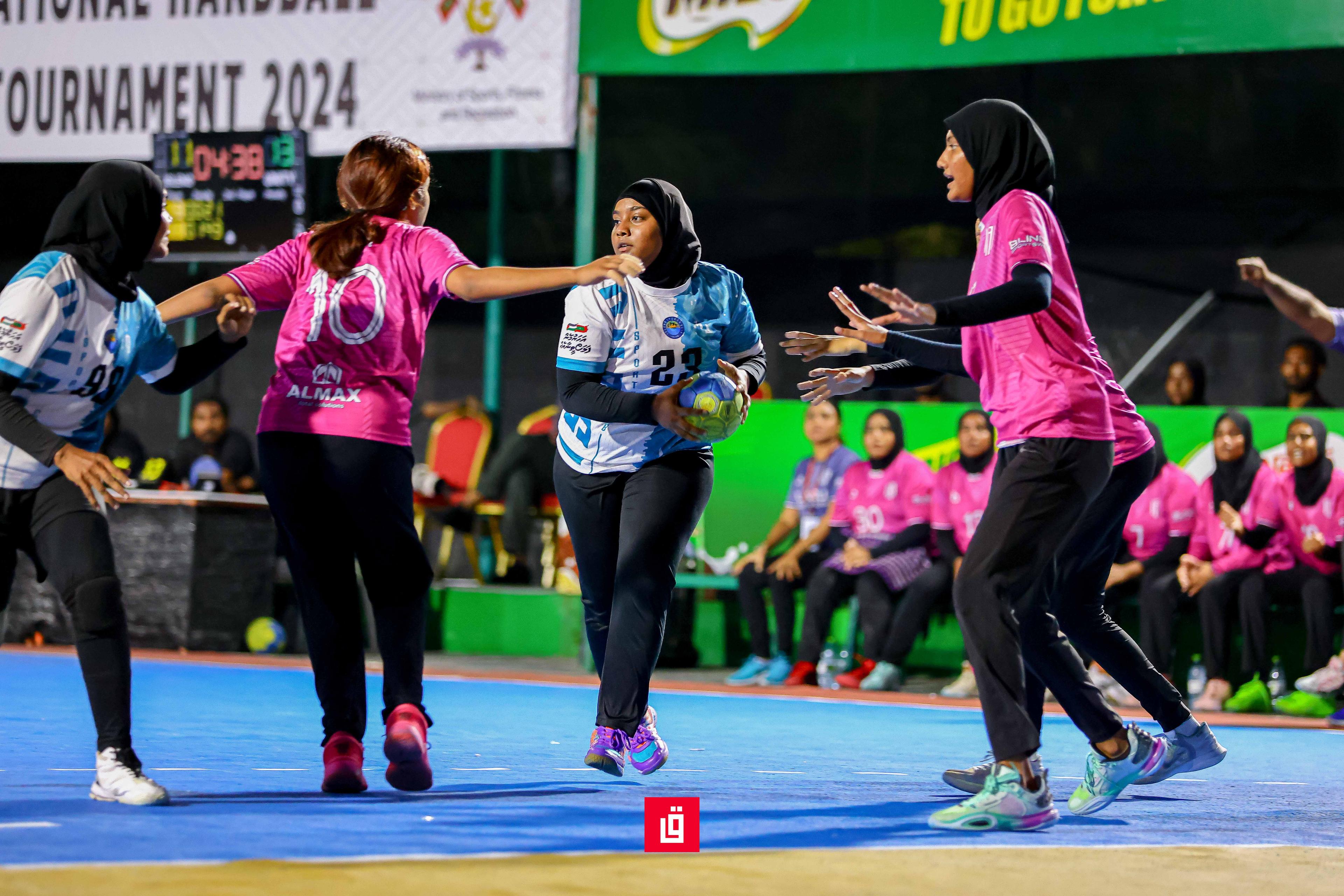 ފަހަތުން އަރައި ޔުނިޓީ ބަލިކޮށް އިސްލޭނޯ ސެމީފައިނަލުން ޖާގަހޯދައިފި