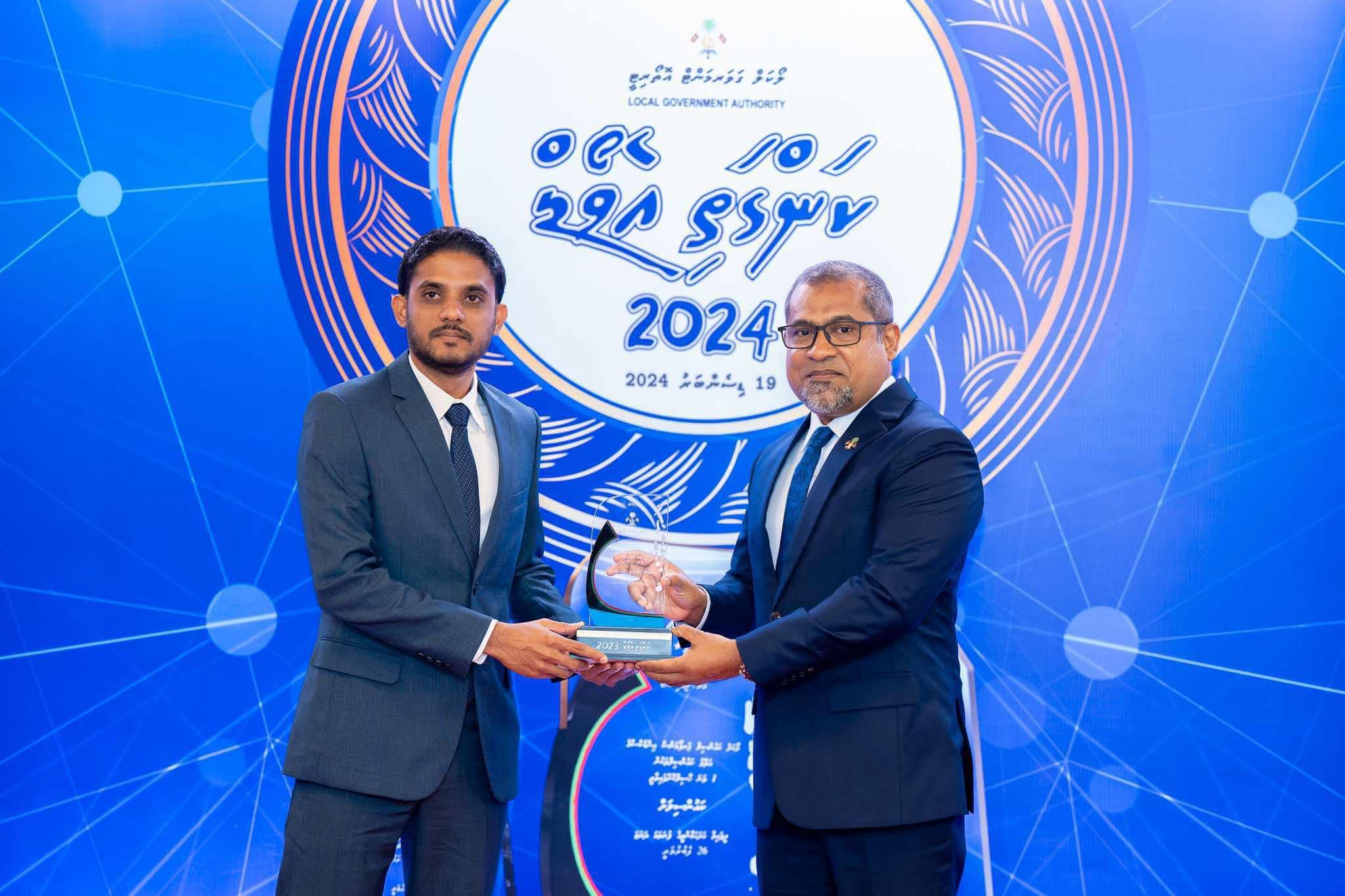 އެކަށީގެންވާ ގޮތެއްގައި ކުރިއަށް ދިއުމަށް އެދޭނަމަ، އެއްބައިވަންތަކަމާއި އެކުވެރިކަމުގެ ރޫޙު އޮންނަންޖެހޭނެ - ފައިހަތު