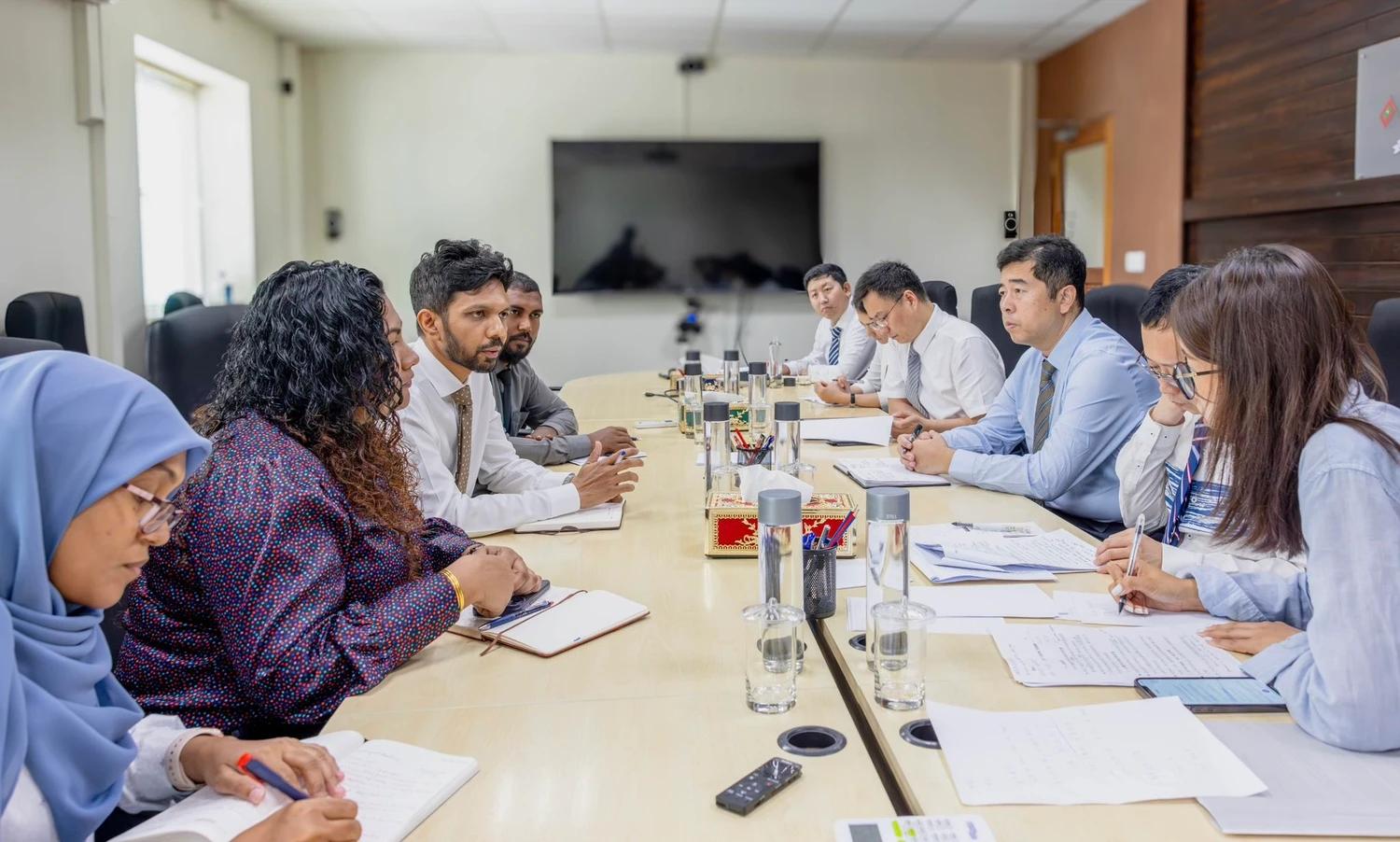 ޗައިނާގެ އެހީގެ ދަށުން ޤާއިމުކުރެވުނު ލޮނުފެން މީރުކުރާ ނިޒާމު އިވެލުއޭޓްކުރުމަށް އެގައުމުގެ ވަފުދެއް ރާއްޖޭގައި!