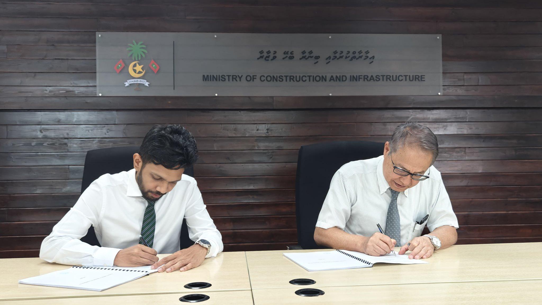 މާލެގެ އެއްގަމު ތޮށި އަޕްގްރޭޑް ކުރުމުގެ މަސައްކަތުގެ ކޮލްސަލްޓެންސީ ހެދުމަށް ސޮއިކޮށްފި