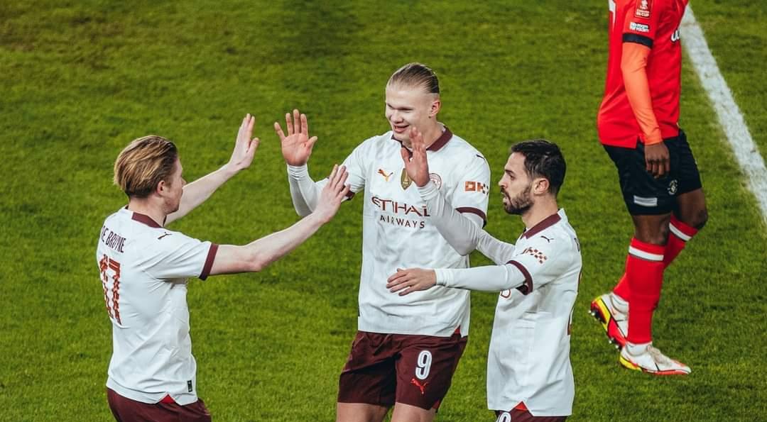 ހާލަންޑް ފަސް ލަނޑު ކާމިޔާބުކުރިއިރު ޑިބްރޭނާގެ ހަތަރު އެސިސްޓާއެކު ސިޓީ ކުއާޓާ ފައިނަލަށް