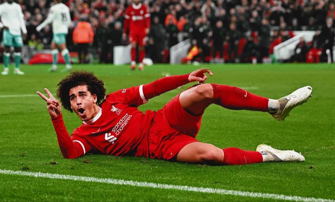 ލޫއީ ކޫމަސް އަދި ޖޭޑެން ޑޭންސް ގެ ލަނޑުތަކާއެކު ލިވިޕޫލު ކުއާޓާ ފައިނަލަށް