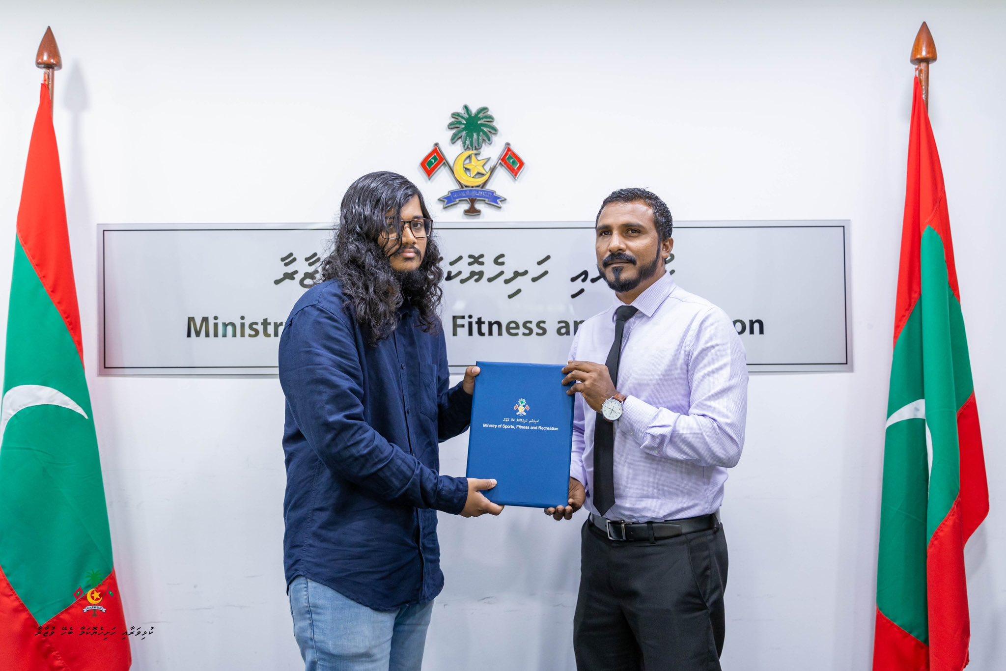 ތިން ރަށެއްގެ ފުޓްބޯޅަ ދަނޑުގައި ޓާރފް އެޅުމަށް ކޮންޓްރެކްޓަރާއި ހަވާލުކޮށްފި