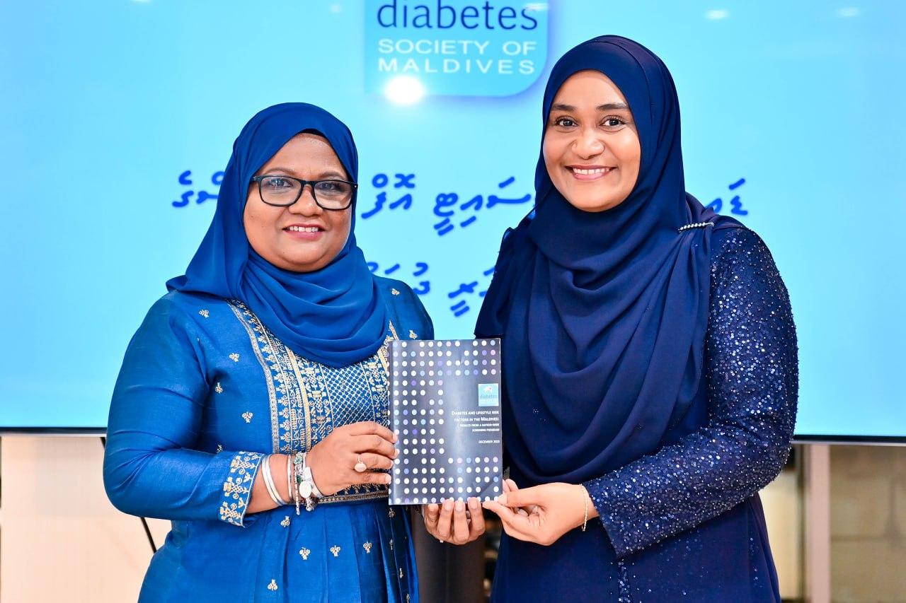 މަދަރުސީ ދައުރުން ފެށިގެން ހަކުރުބަލީގެ މަޢުލޫމާތު ދަރިވަރުންނަށް ފޯރުކޮށްދީ ހޭލުންތެރިކުރުން މުހިންމު - ފަސްޓްލޭޑީ