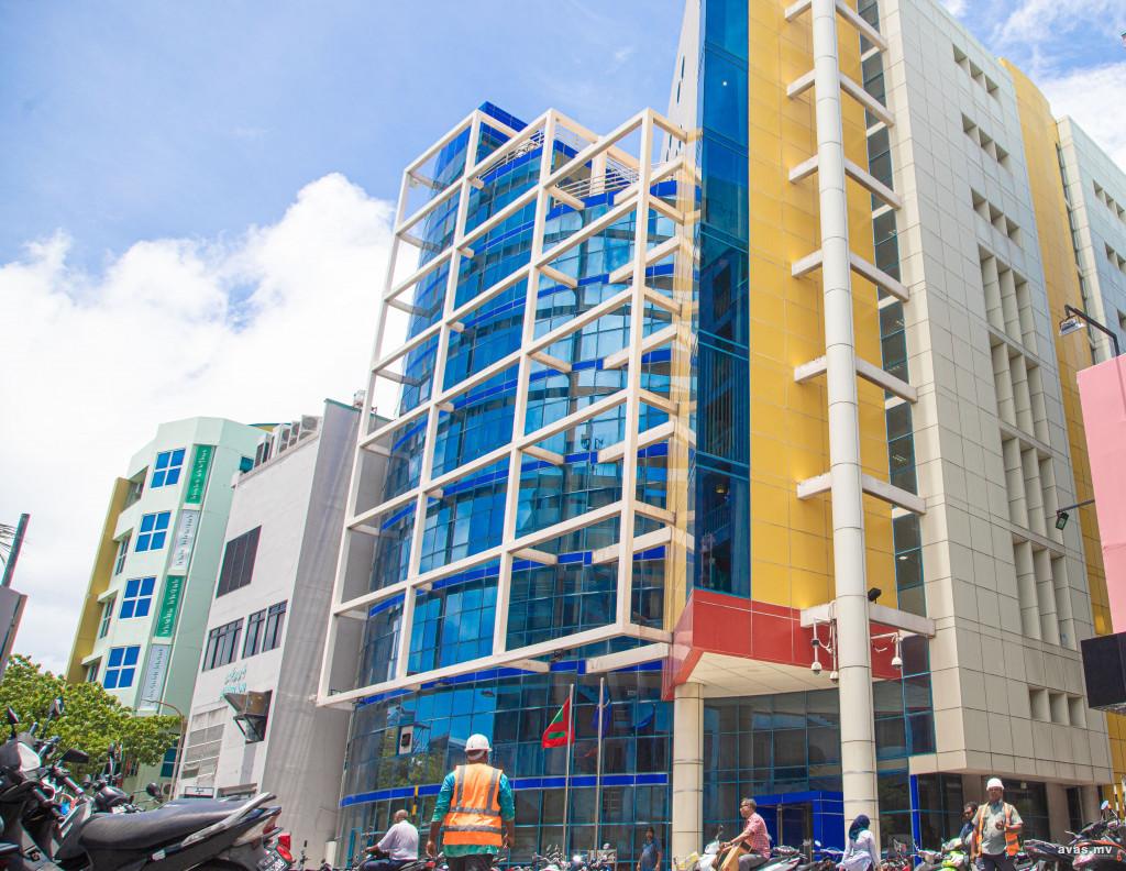 ކަސްޓަމްސްގެ މުވައްޒަފުން ބަލައިފާސްކުރަނީ ގަވައިދާ އެއްގޮތައް