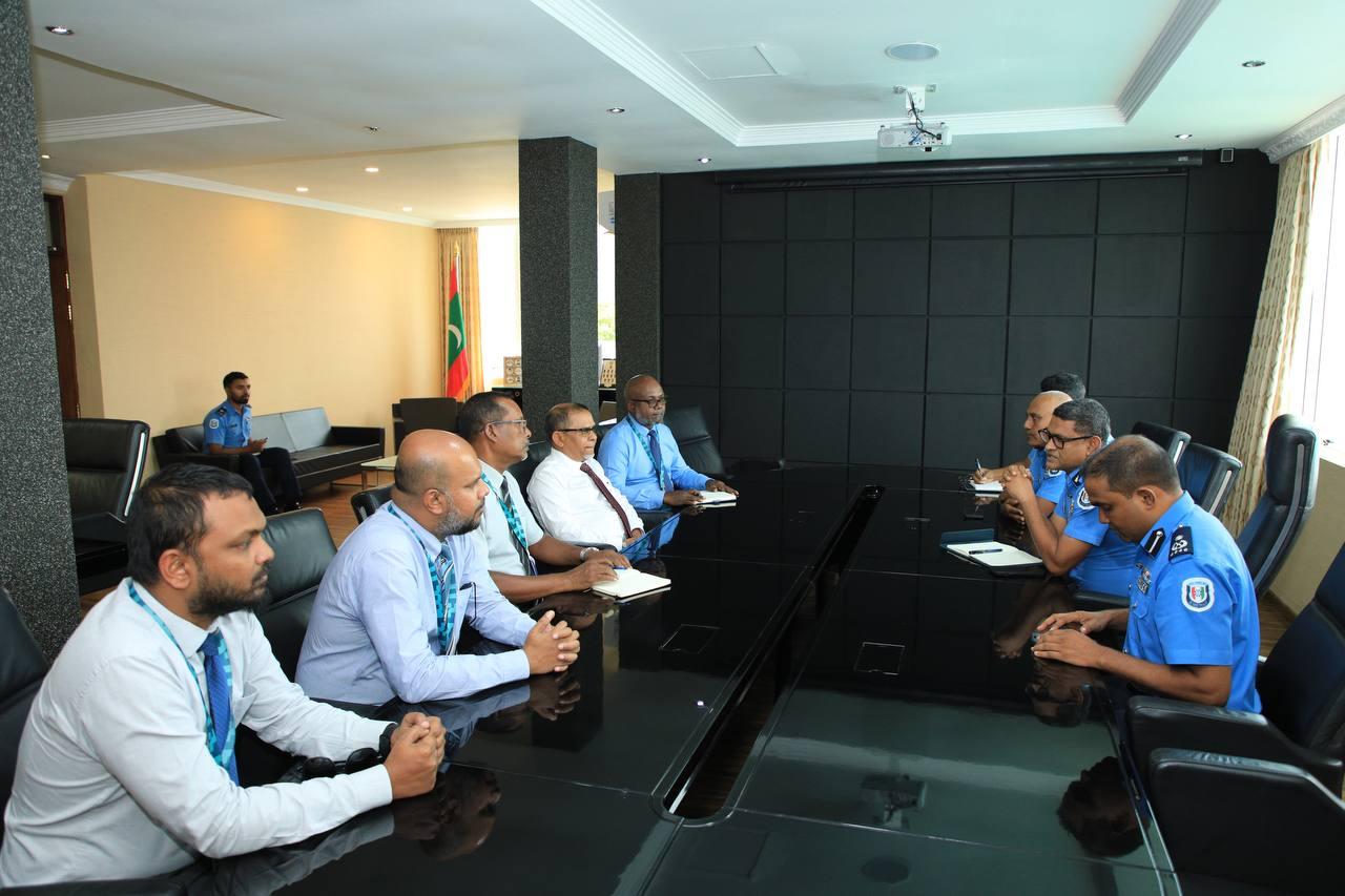 ކޮމިޝަނަރ އޮފް ޕޮލިސް, އެމްޕީއެލްގެ އިސްވެރިންނާއި ބައްދަލުކުރައްވައިފި