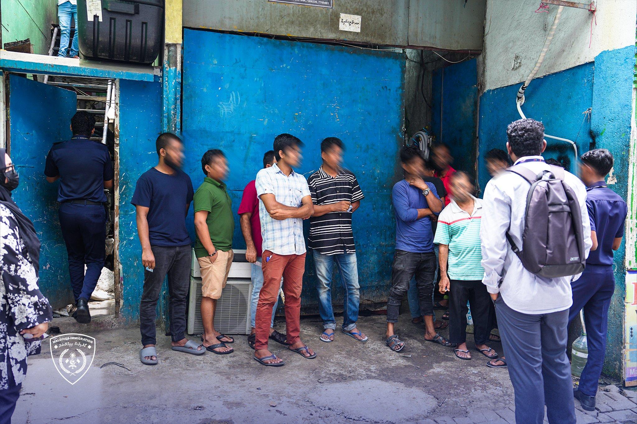 މާލޭގެ 08 ގެއެއް ބަލައިފާސްކޮށް 18 ބިދޭސީއަކު އިމިގްރޭޝަންގެ ބެލުމުގެ ދަށަށް!