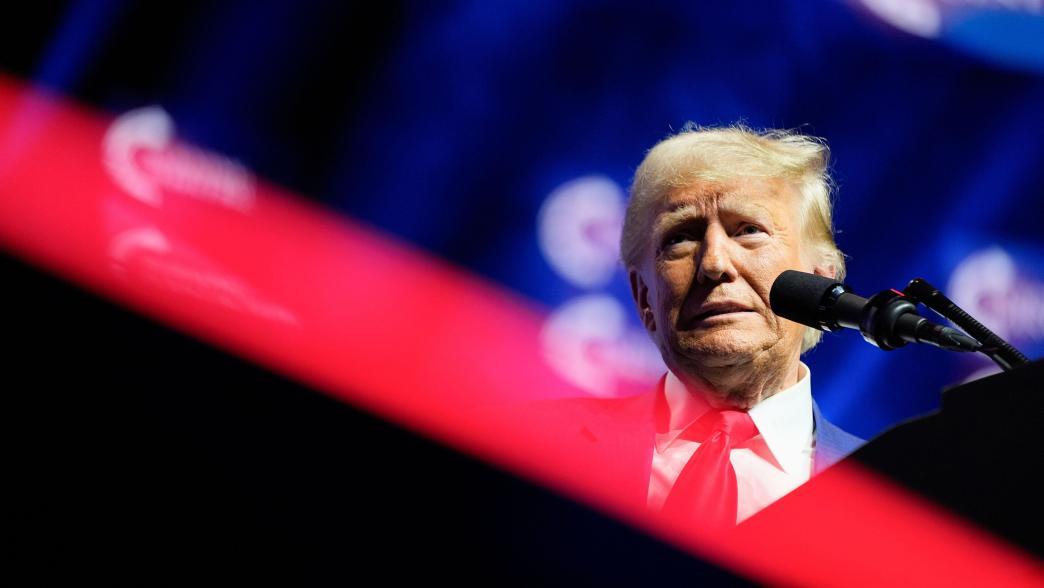 ޓްރަމްޕު އެމެރިކާގެ ވެރިކަމާއި ހަވާލުވުން މިރޭ!