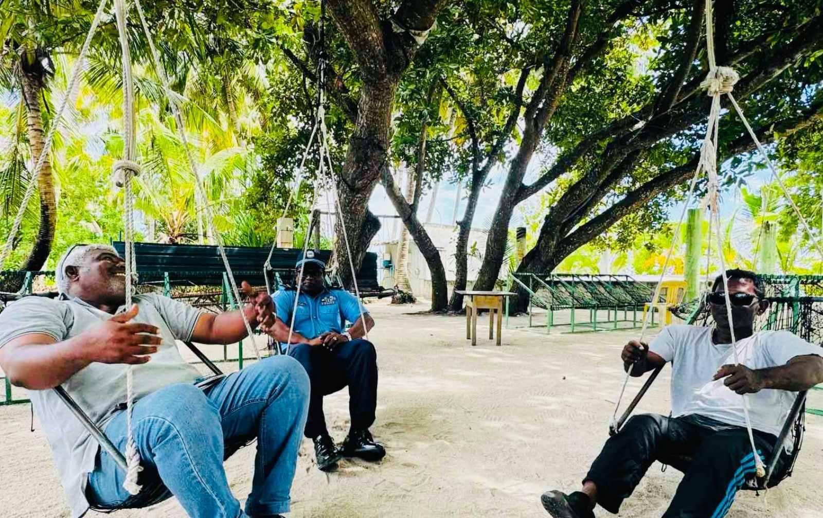 ގެމަނަފުށީގައި ފުލުހުންގެ ވޯކް އެންޑް ޓޯކް ހަރަކާތެއް ކުރިއަށް ގެންގޮސްފި
