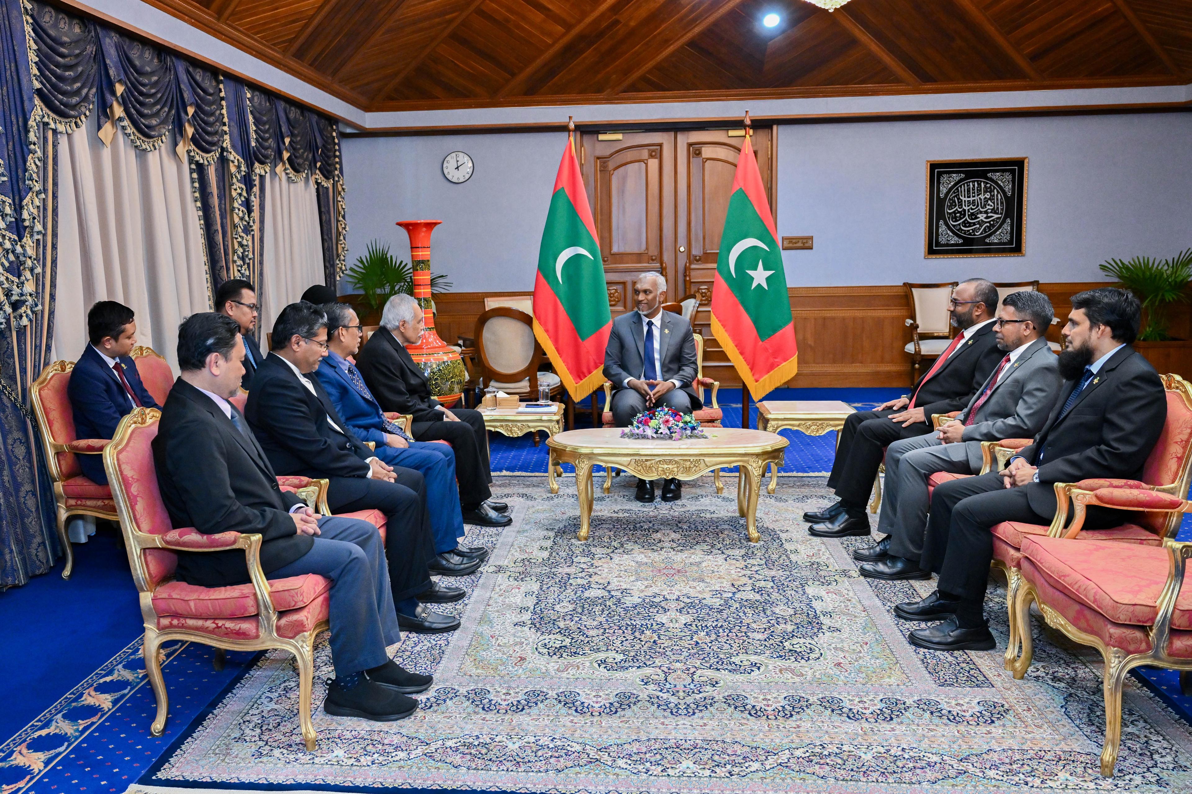 އިންޓަރނޭޝަނަލް އިސްލާމިކް ޔުނިވަރސިޓީ މެލޭޝިޔާގެ ރެކްޓަރ، ރައީސް މުއިއްޒުގެ އަރިހަށް އިޙްތިރާމްގެ ޒިޔާރަތެއް ކުރައްވައިފި