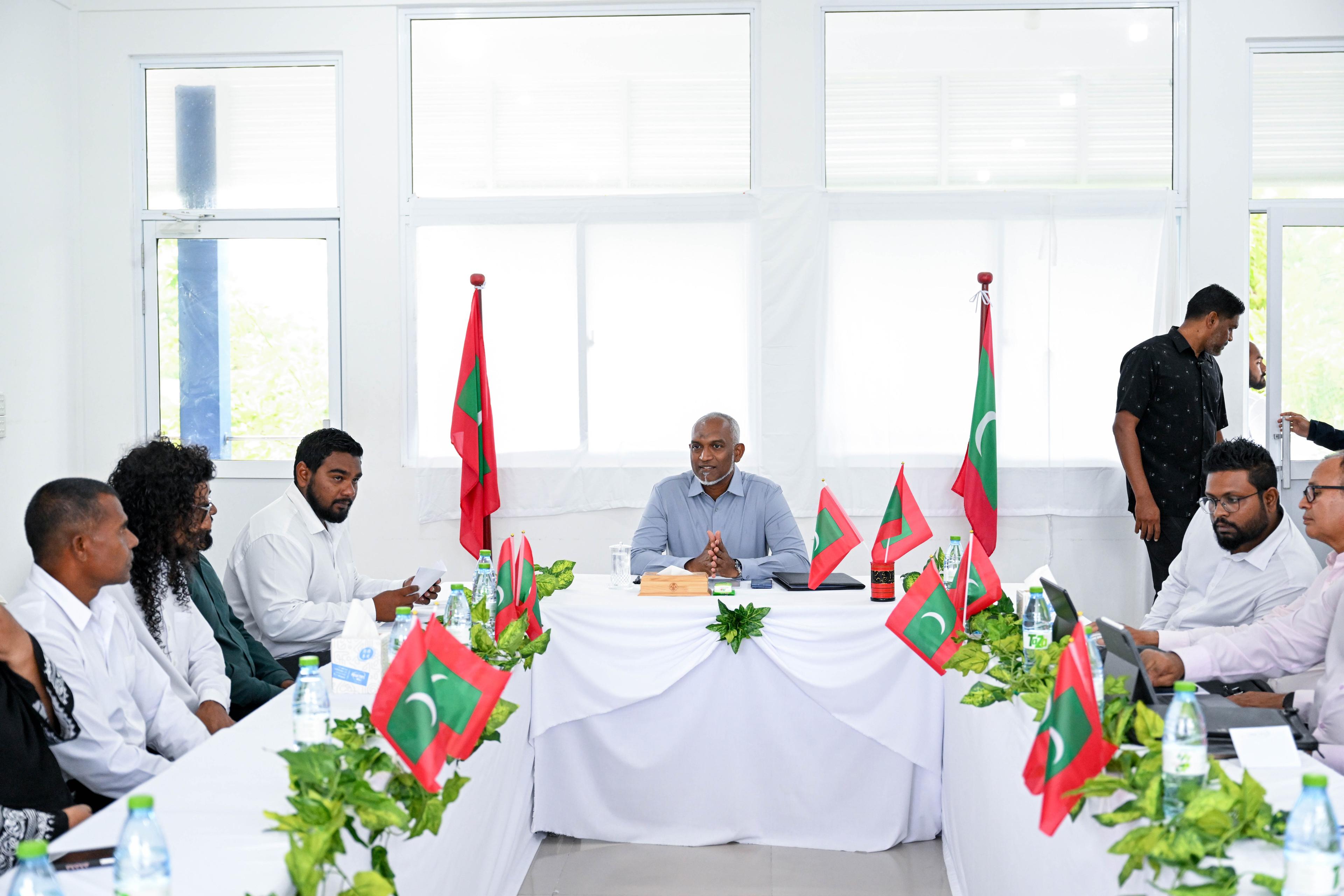 ދަނބިދޫގެ ރައްޔިތުންނަށް އެންމެ މުހިންމު ކަންކަމާ ގުޅޭގޮތުން މަޝްވަރާކުރައްވައިފި